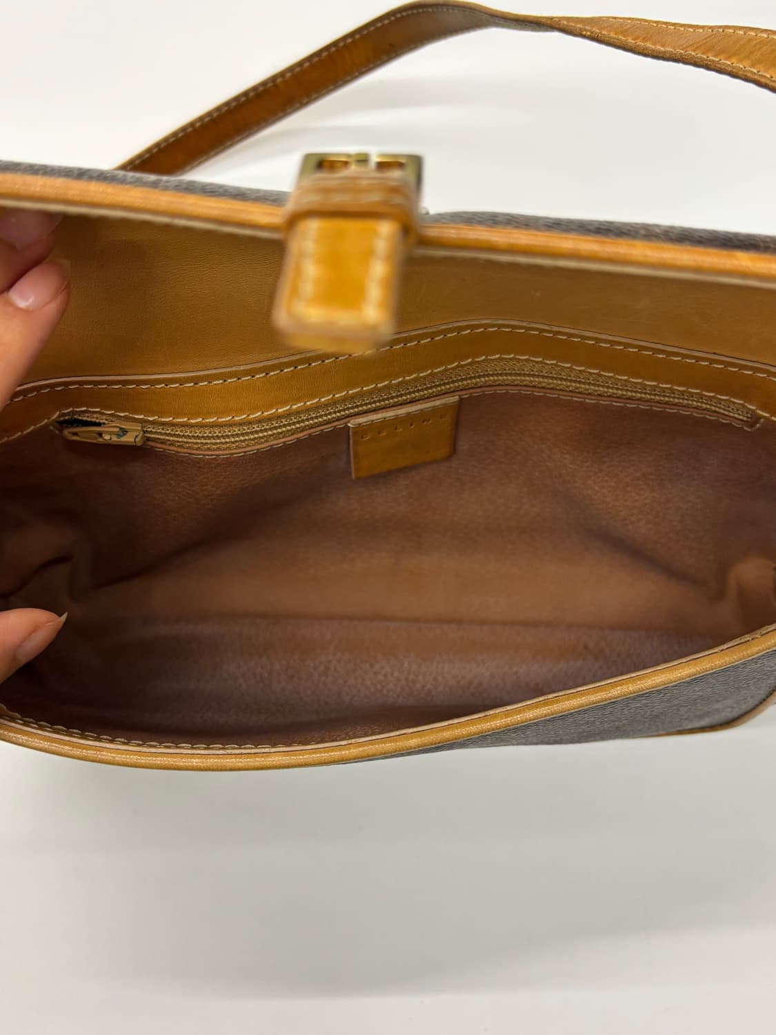 Celine 셀린느 마카담 가죽 버클 숄더백 상품이미지10