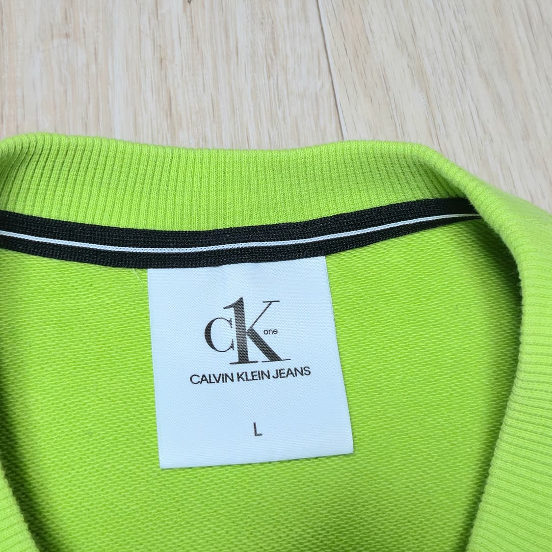 L) 캘빈클라인 CK 형광 라임 맨투맨 상품이미지3