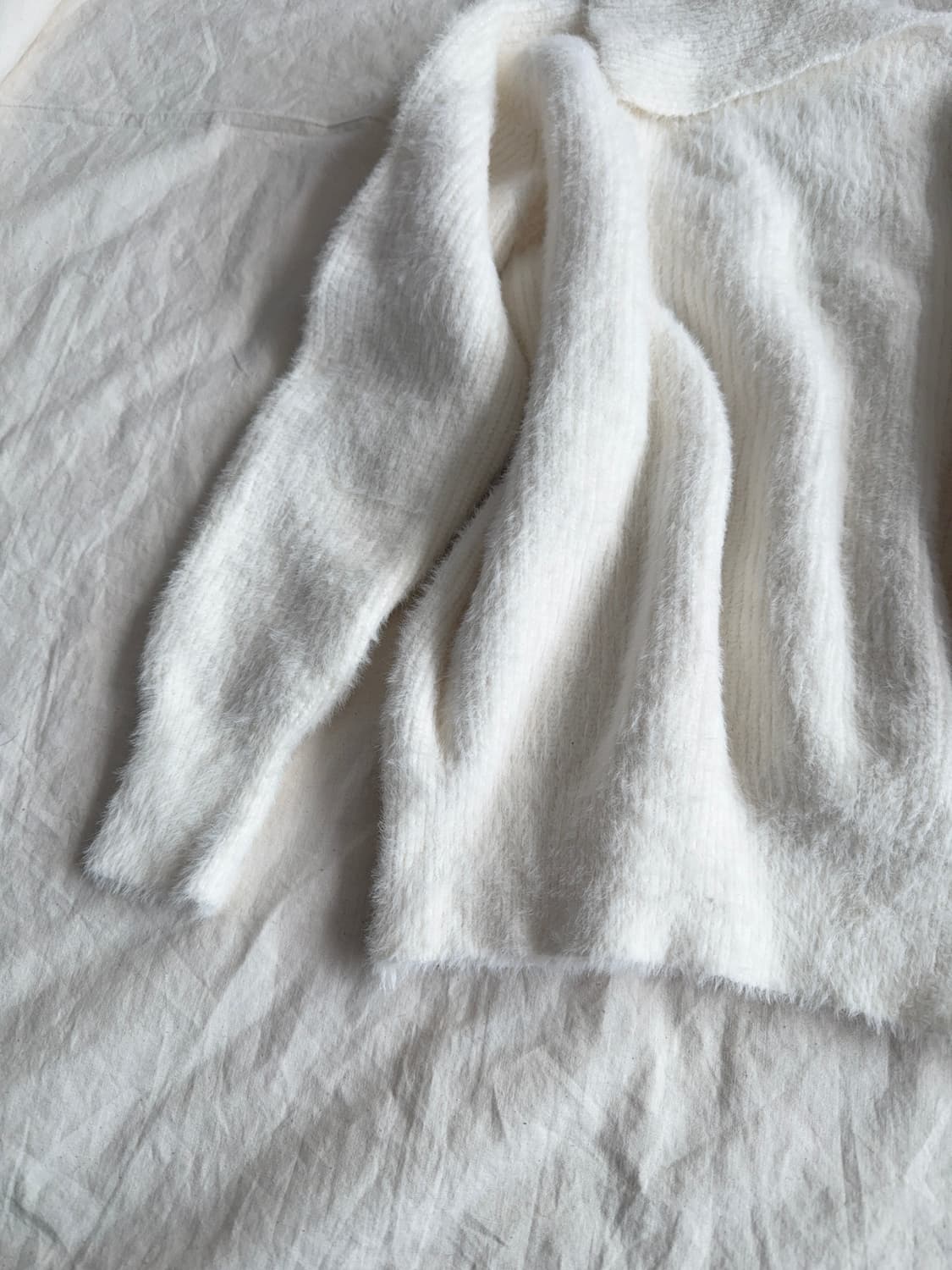 러블리 퓨어 아이보리 베이지 폭닥 니트 상품이미지2