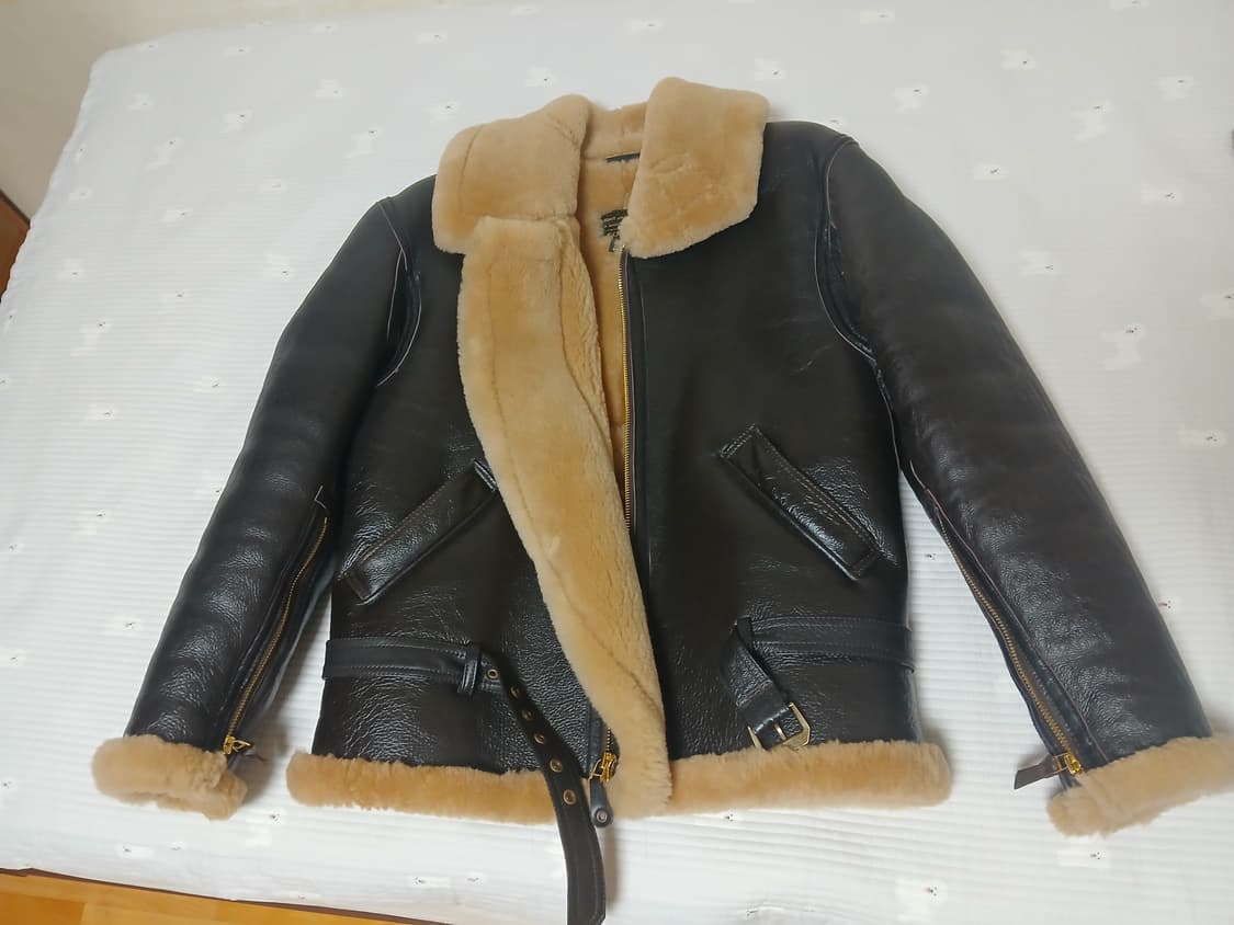 콕핏 톰하디 무스탕 40 사이즈 판매합니다~ 상품이미지1