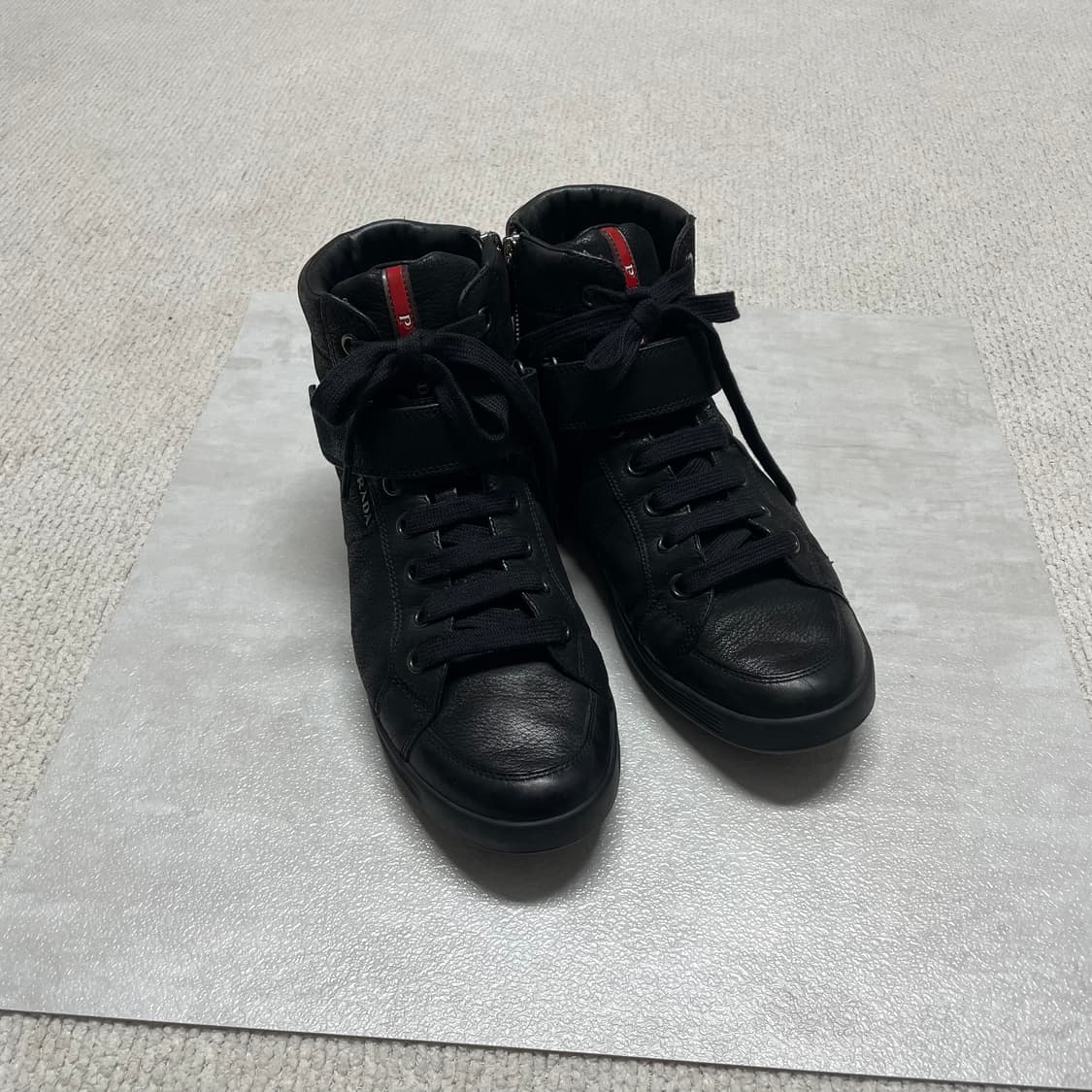 프라다 블랙 레더 벨크로 하이탑 스니커즈 260 상품이미지2