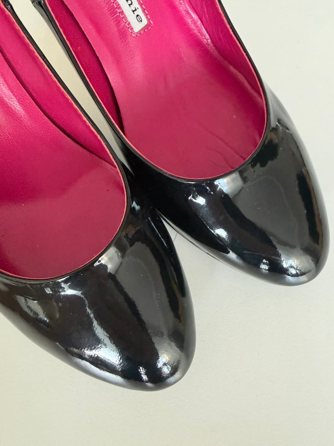 슈콤마보니 애나멜 반전 핑크 샌들 힐 (블랙 / 36사이즈) 상품이미지4