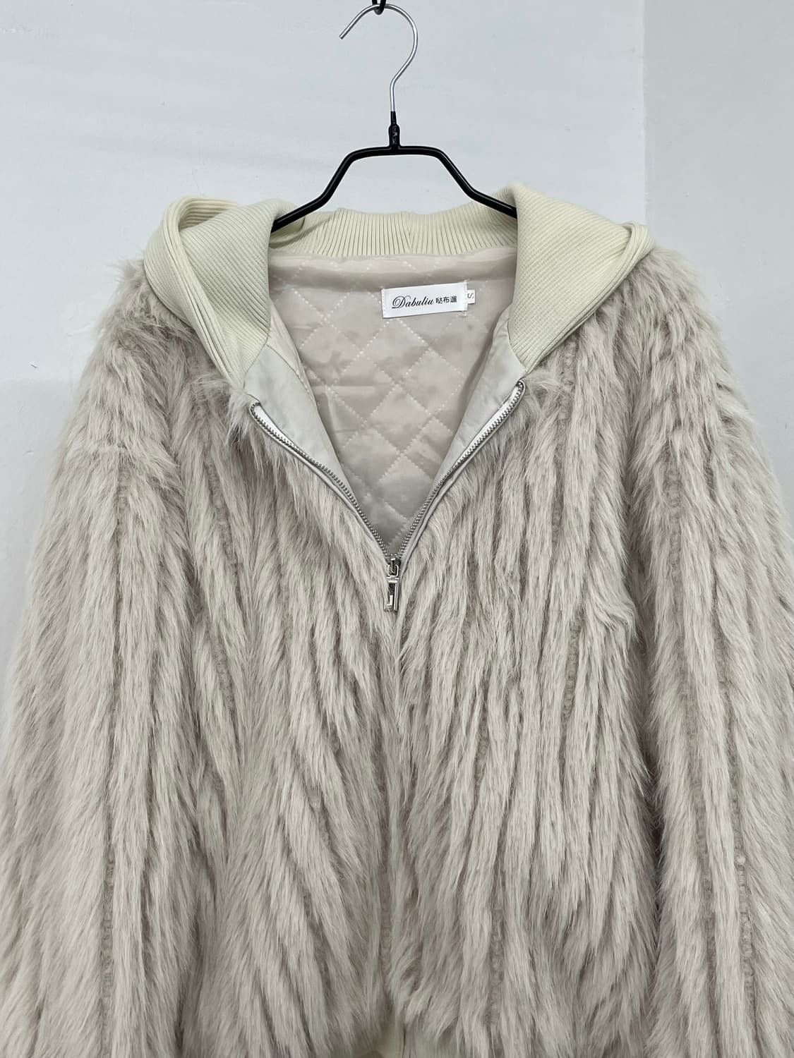 아이보리 헤어리 후드 퍼자켓 상품이미지3