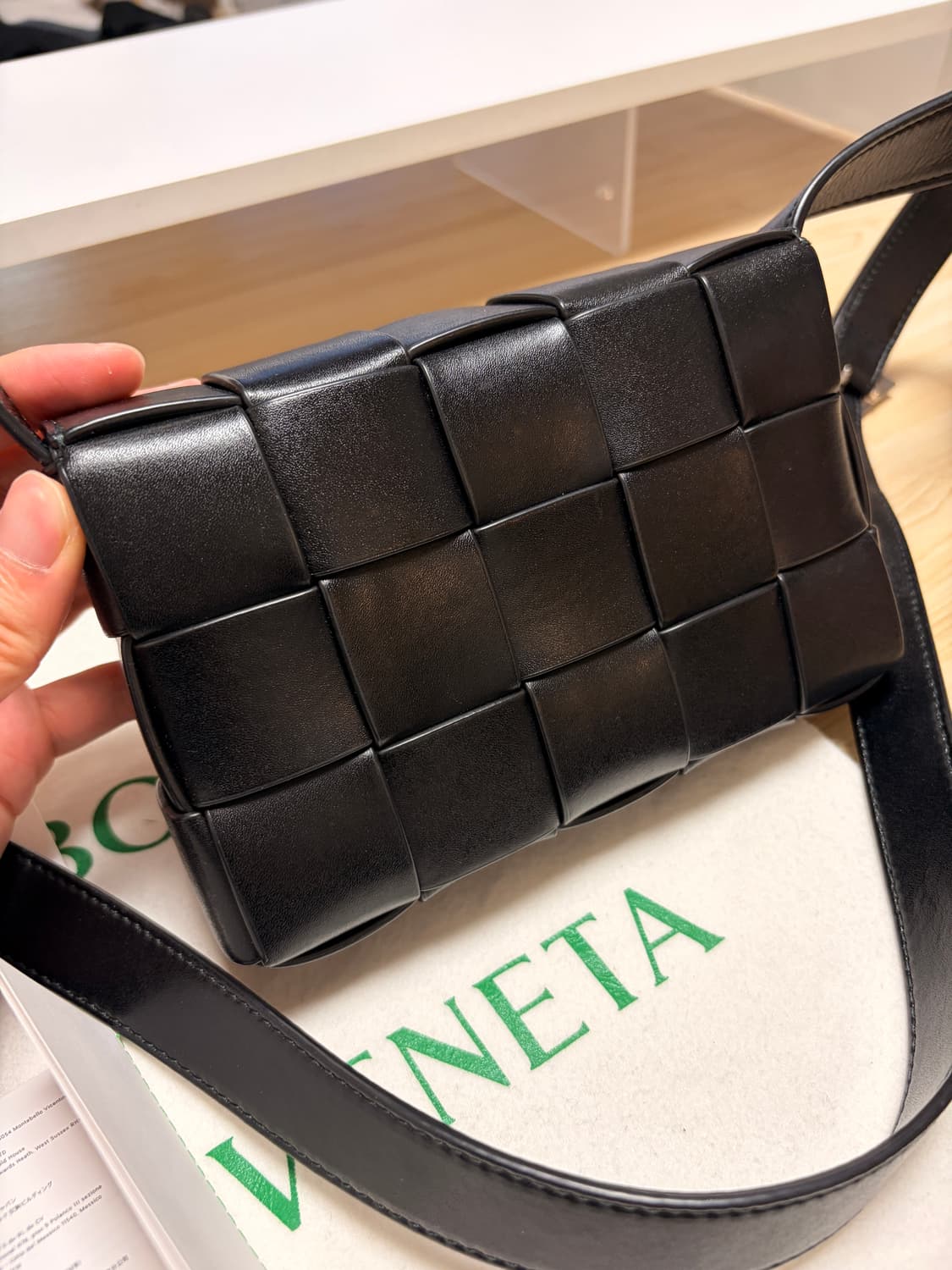 보테가 베네타 스몰 카세트백 블랙 상품이미지2