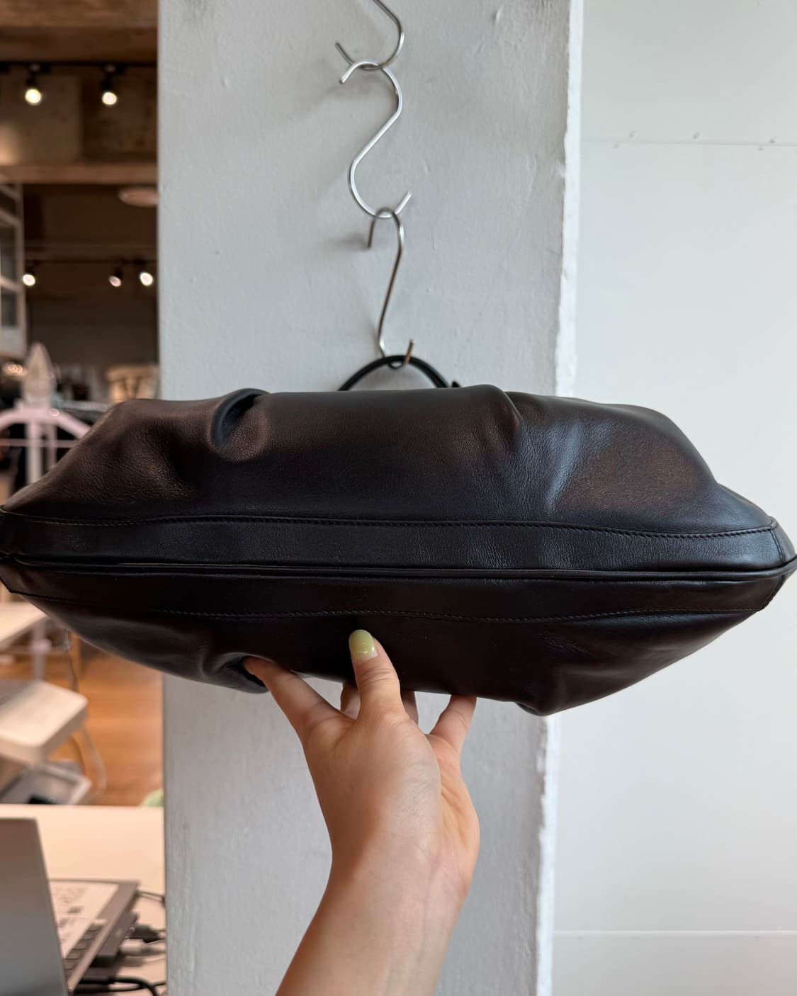 페라가모 블랙 간치니 숄더백  상품이미지7