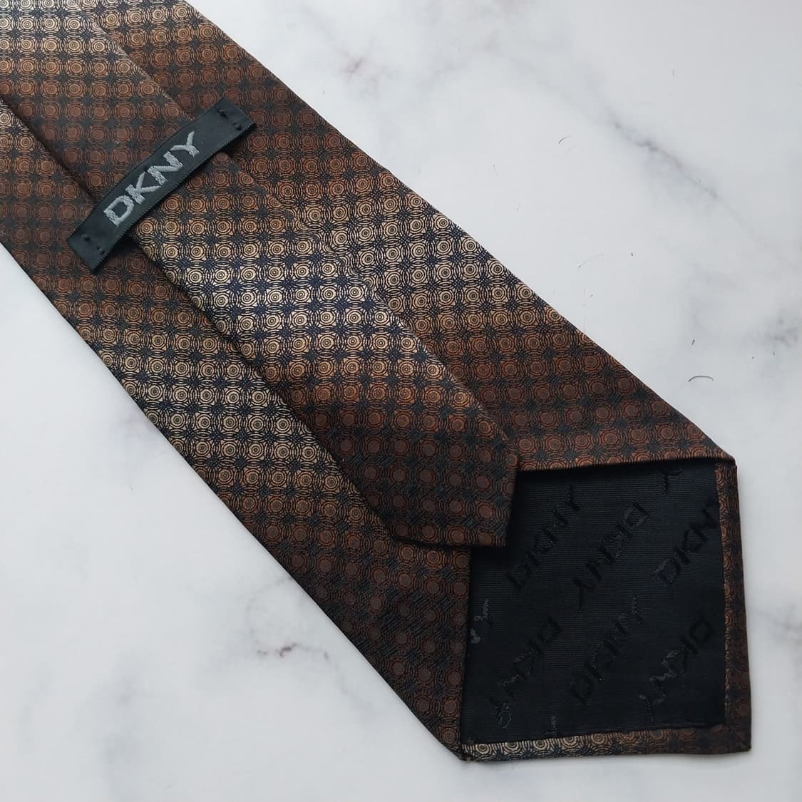 DKNY 실크 브라운 기하 패턴 넥타이 9.5cm A+등급 K1288
 상품이미지9