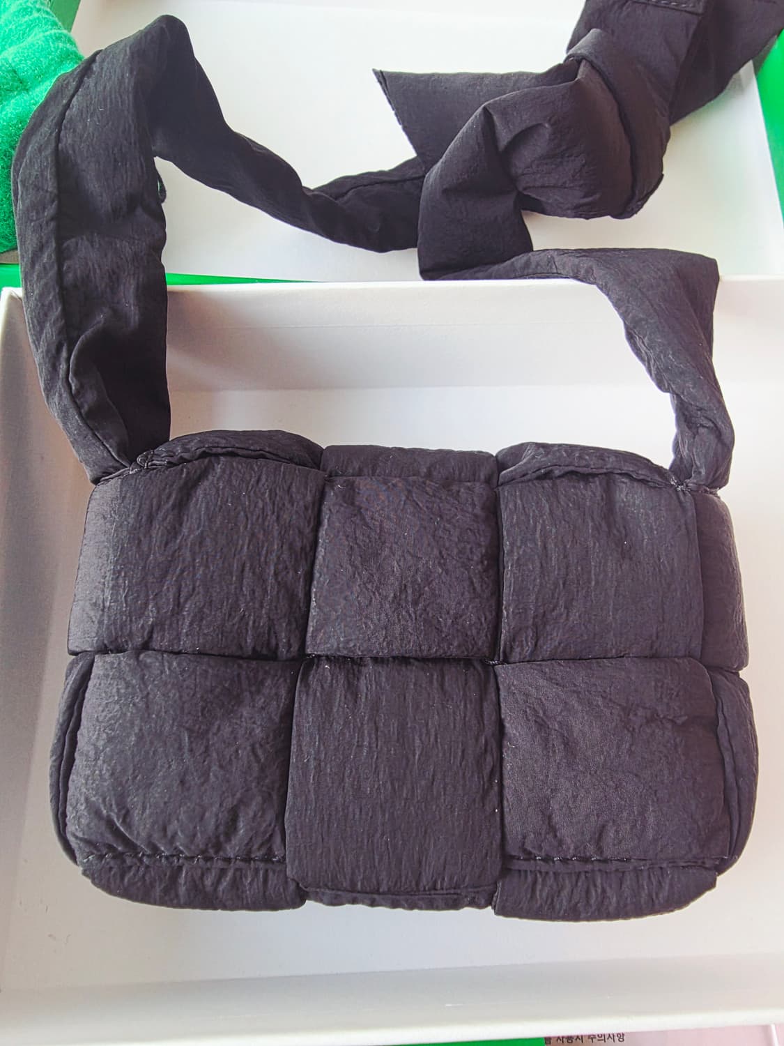 보테가베네타 패딩 미니 카세트백 상품이미지2