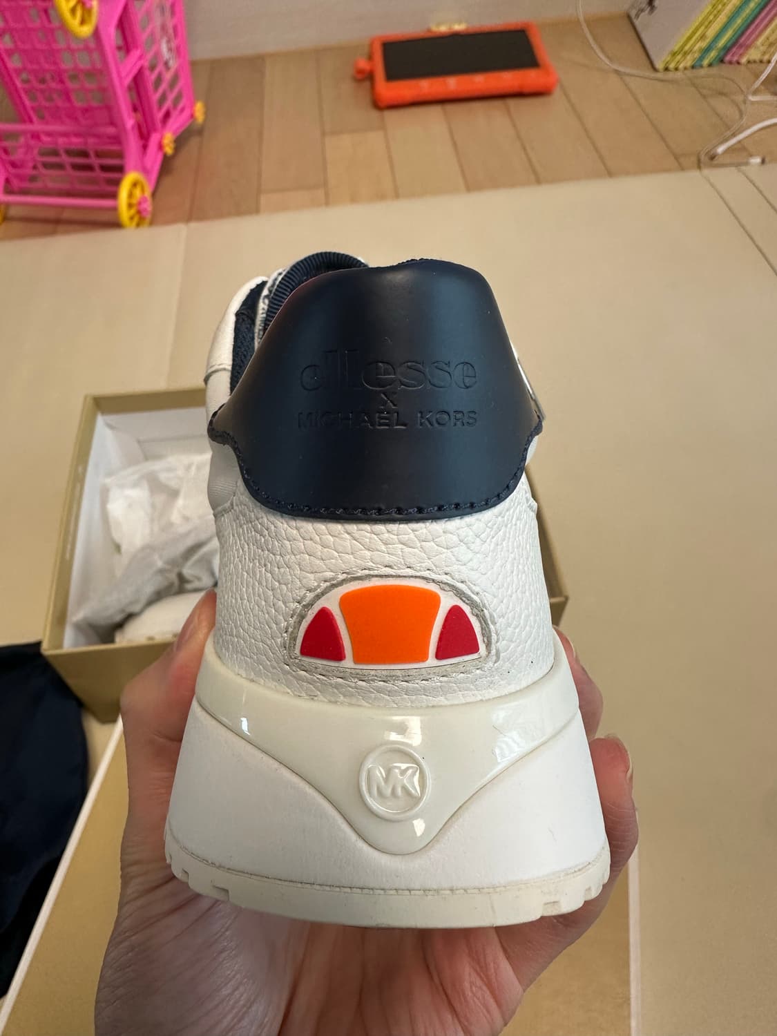 마이클코어스 화이트 레더 스니커즈 / 6 (230) 상품이미지4