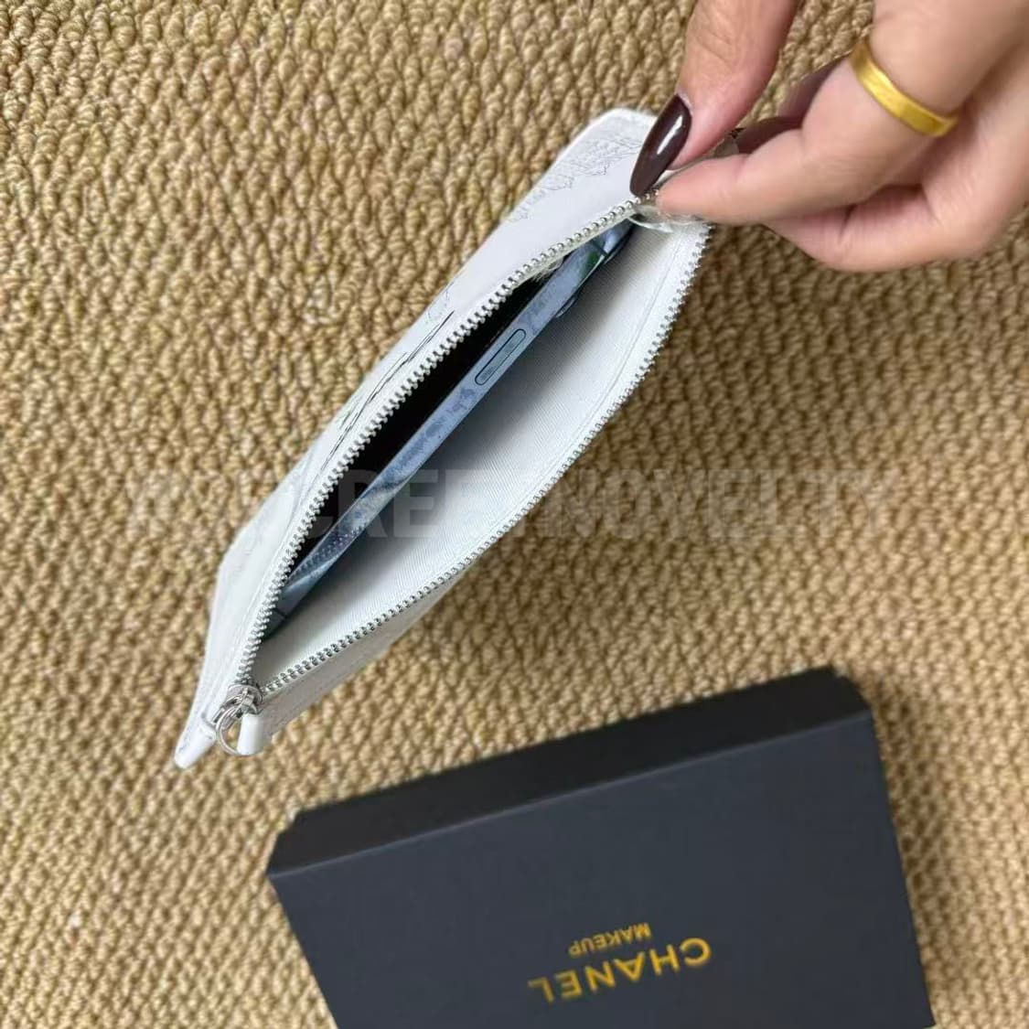 봉쥬르샤넬 빈티지 메이크업 파우치 화이트 풀박스 무료배송 상품이미지2