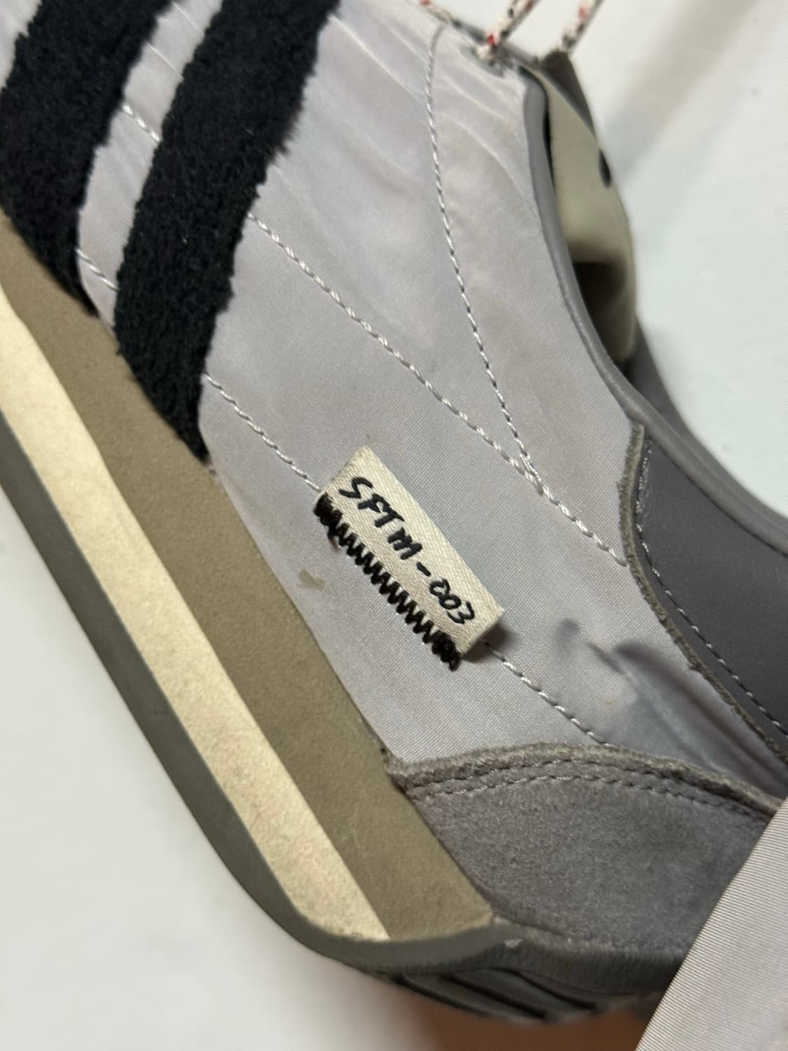 아디다스 x 송포더뮤트 컨트리 OG 그레이 투 코어 블랙 US9.5 상품이미지4