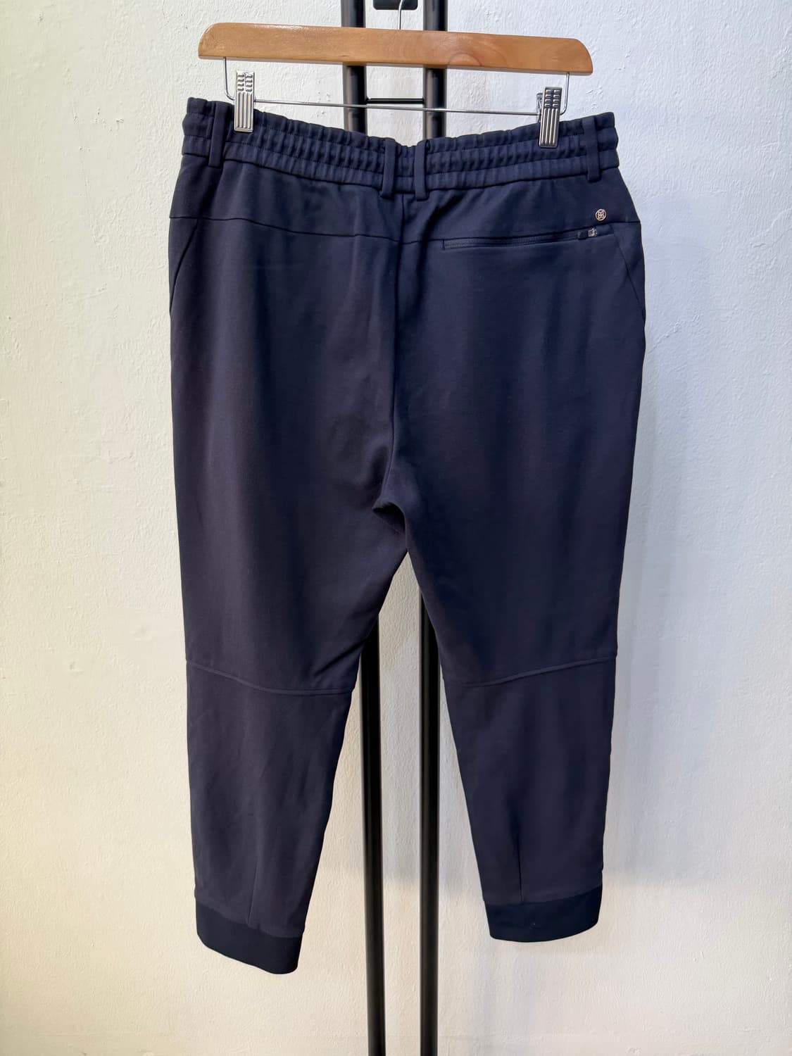 매장판정품) 지포어 23ss 남성 네이비 밴딩 조거팬츠 82 상품이미지4