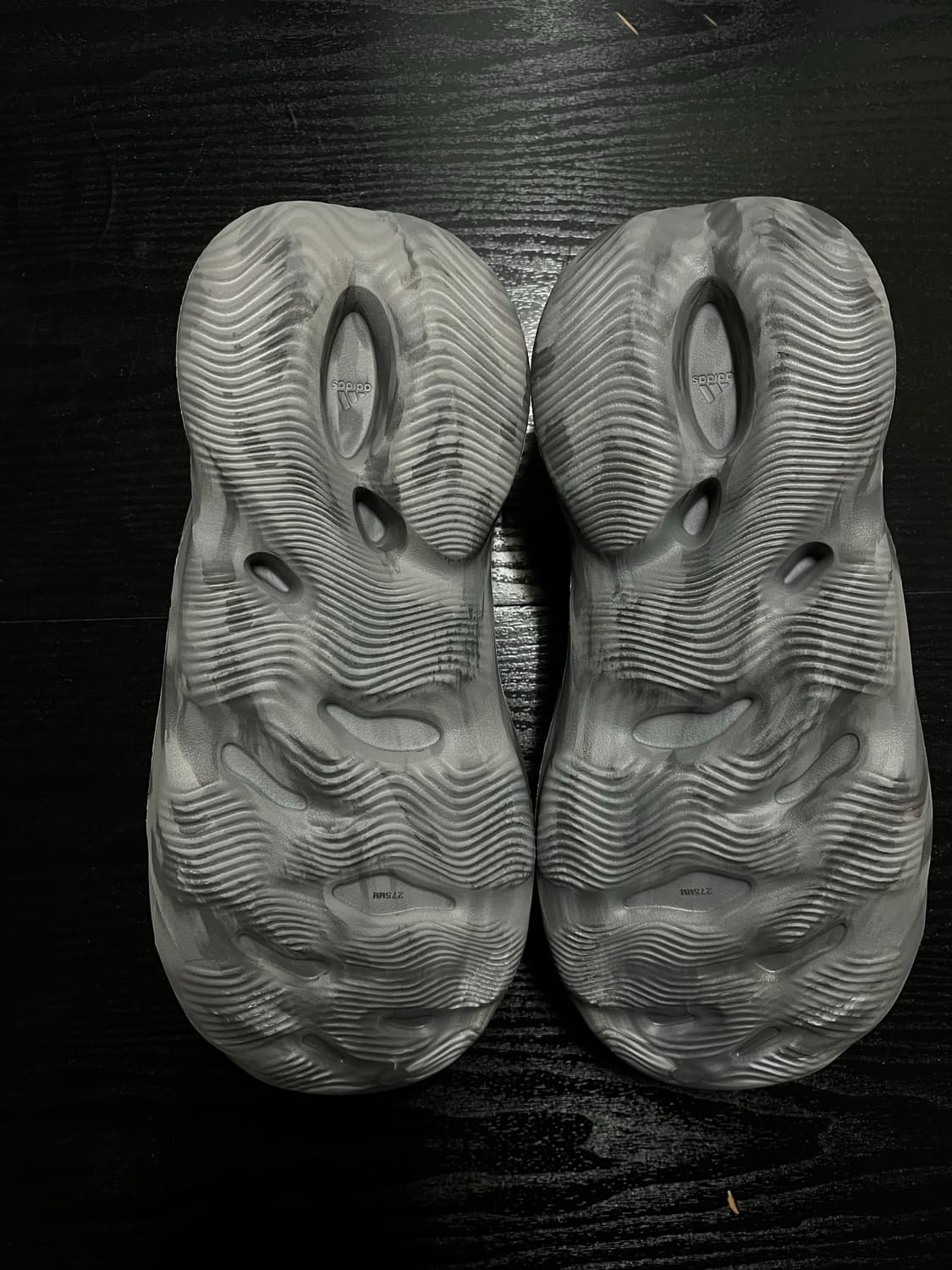 아디다스 이지 폼러너 믹스 그래닛 상품이미지5