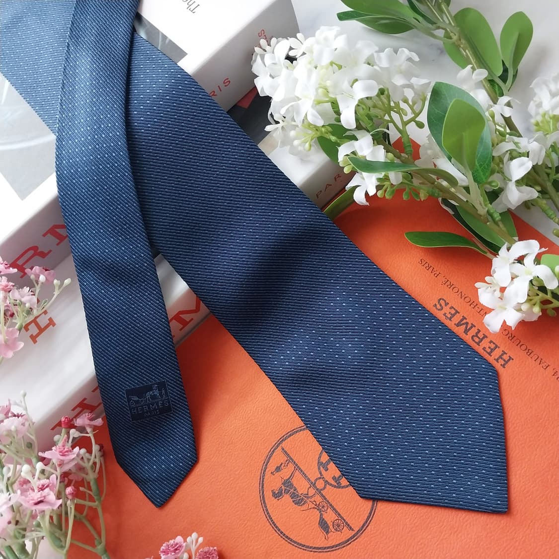 에르메스 실크 블루 도트 패턴 넥타이 8.9cm A+등급 K2232
 상품이미지3