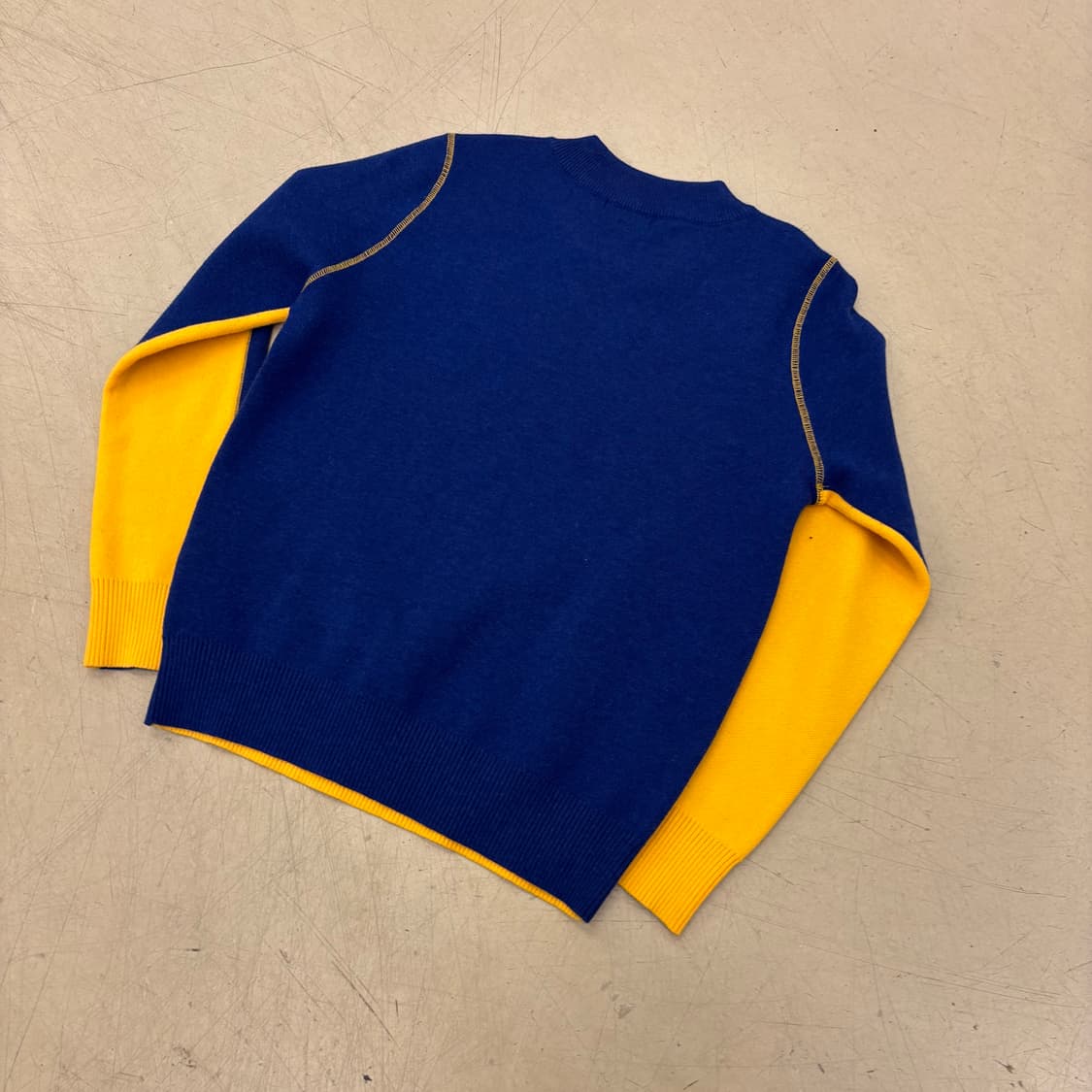 베네통 투톤 빅로고 니트 상품이미지4