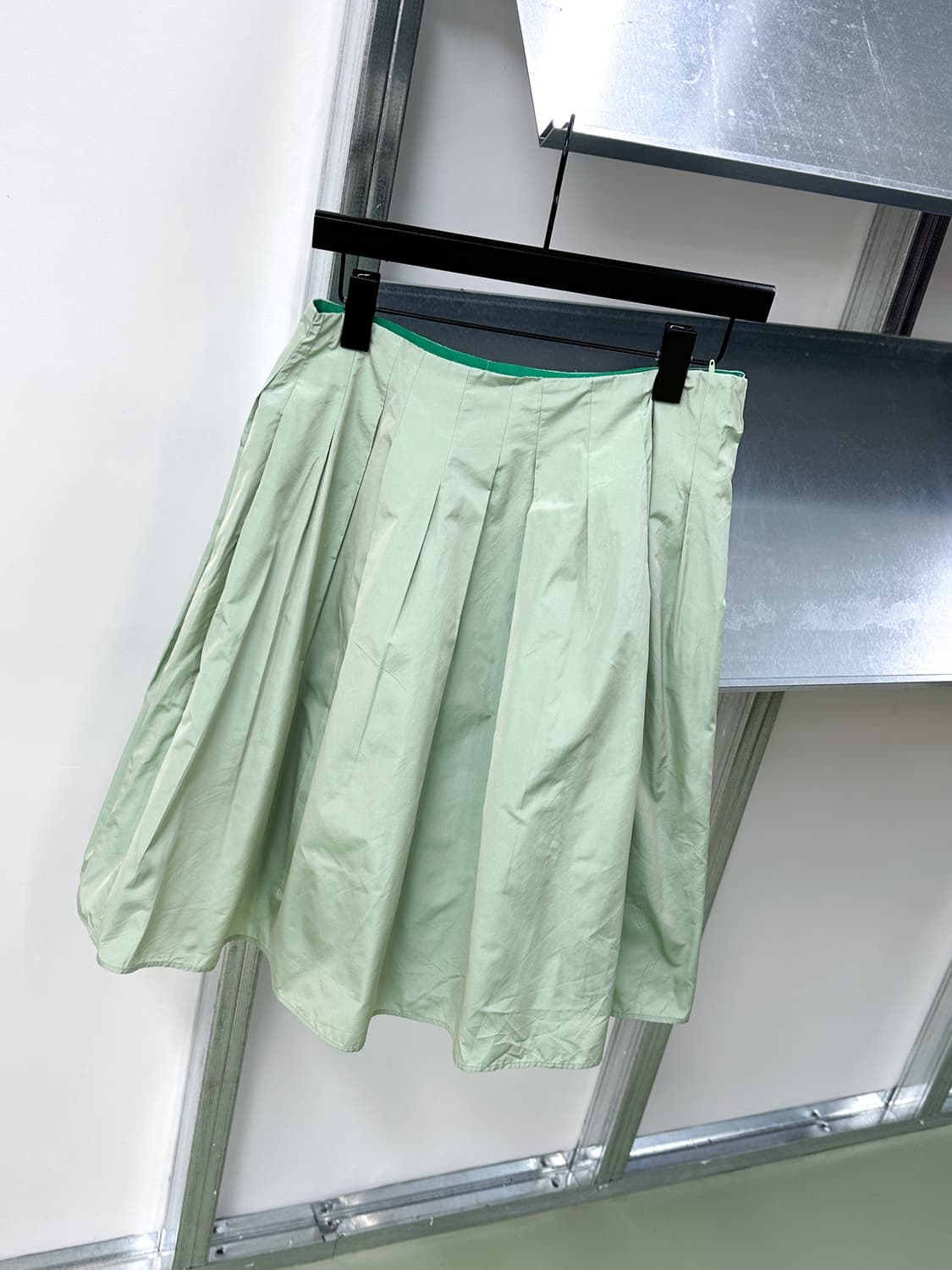 mint silky pleats midi skirt 상품이미지2