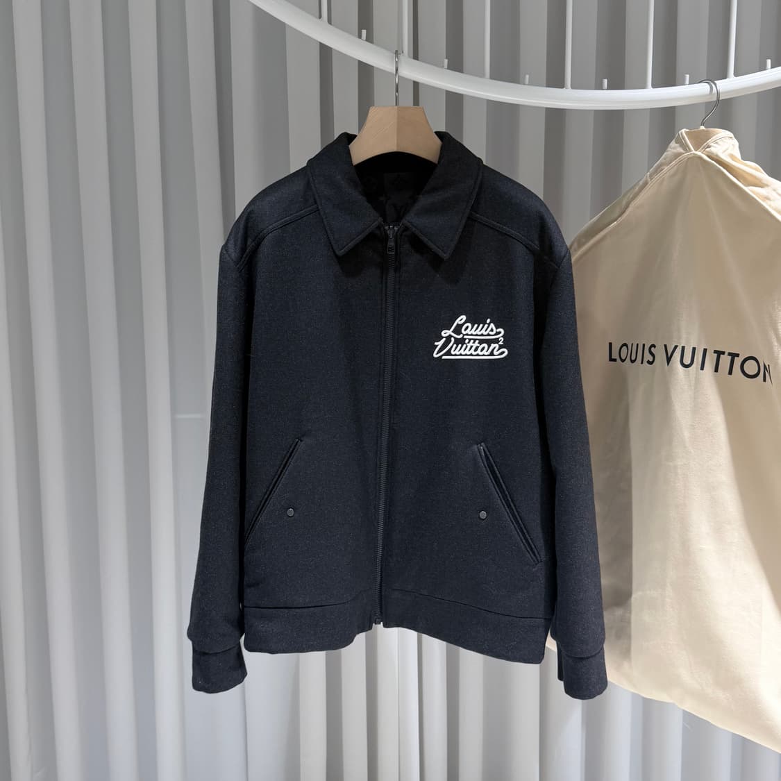 (A+/52) / 루이비통 니고 모노그램 리버시블 패디드 블루종 자켓 상품이미지2