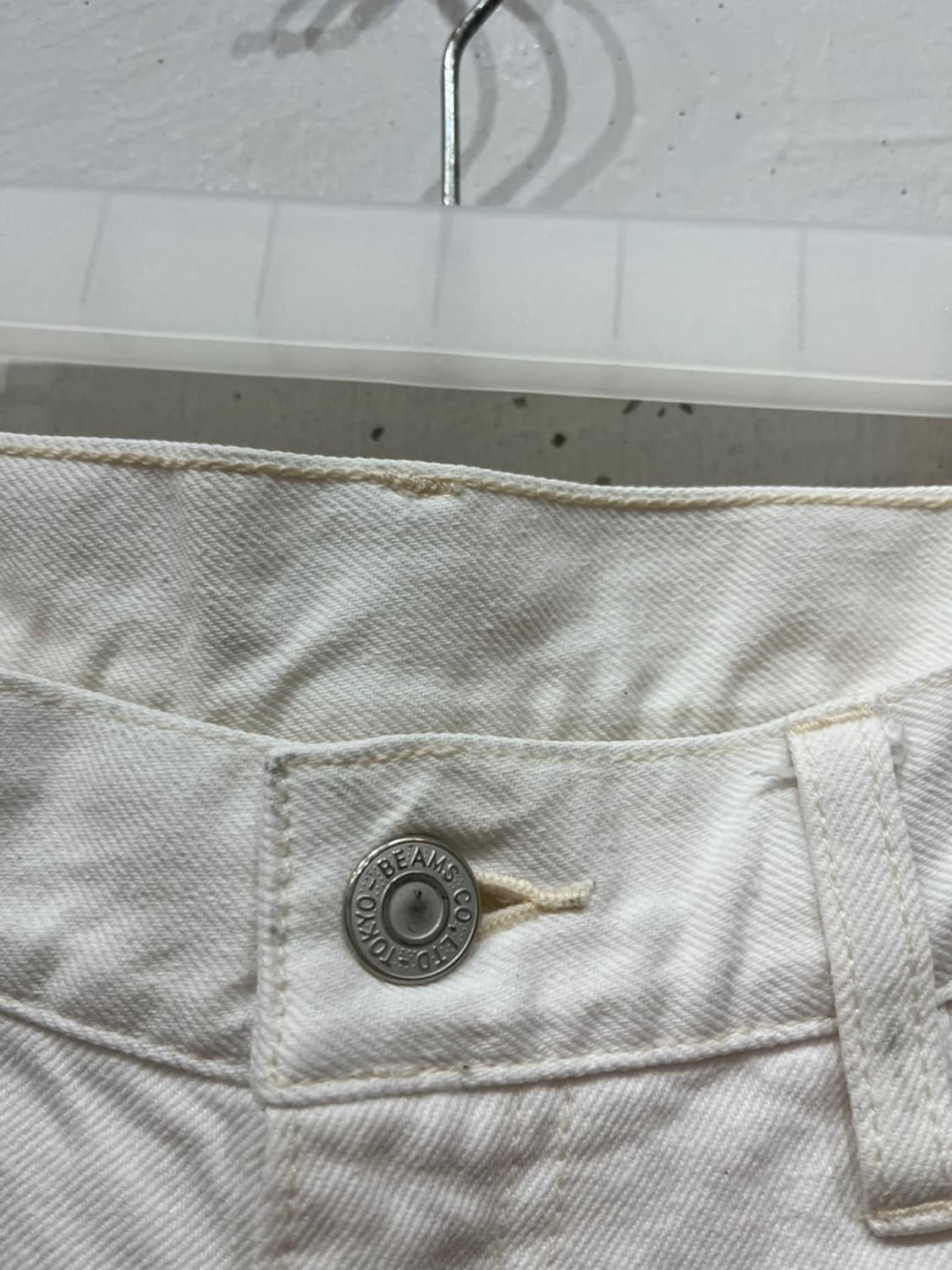 BEAMS 빔즈 테이퍼드 화이트 원턱 데님패츠 상품이미지3