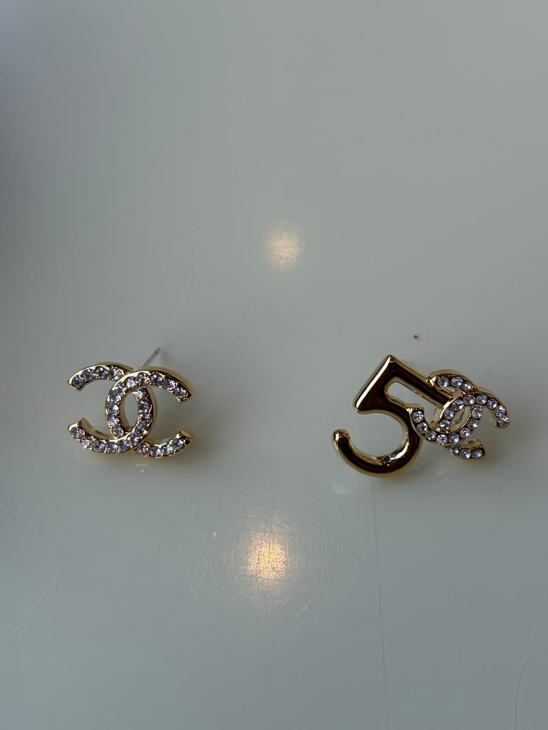 샤넬 정품 cc로고 업사이클링 넘버5 골드 귀걸이 상품이미지3