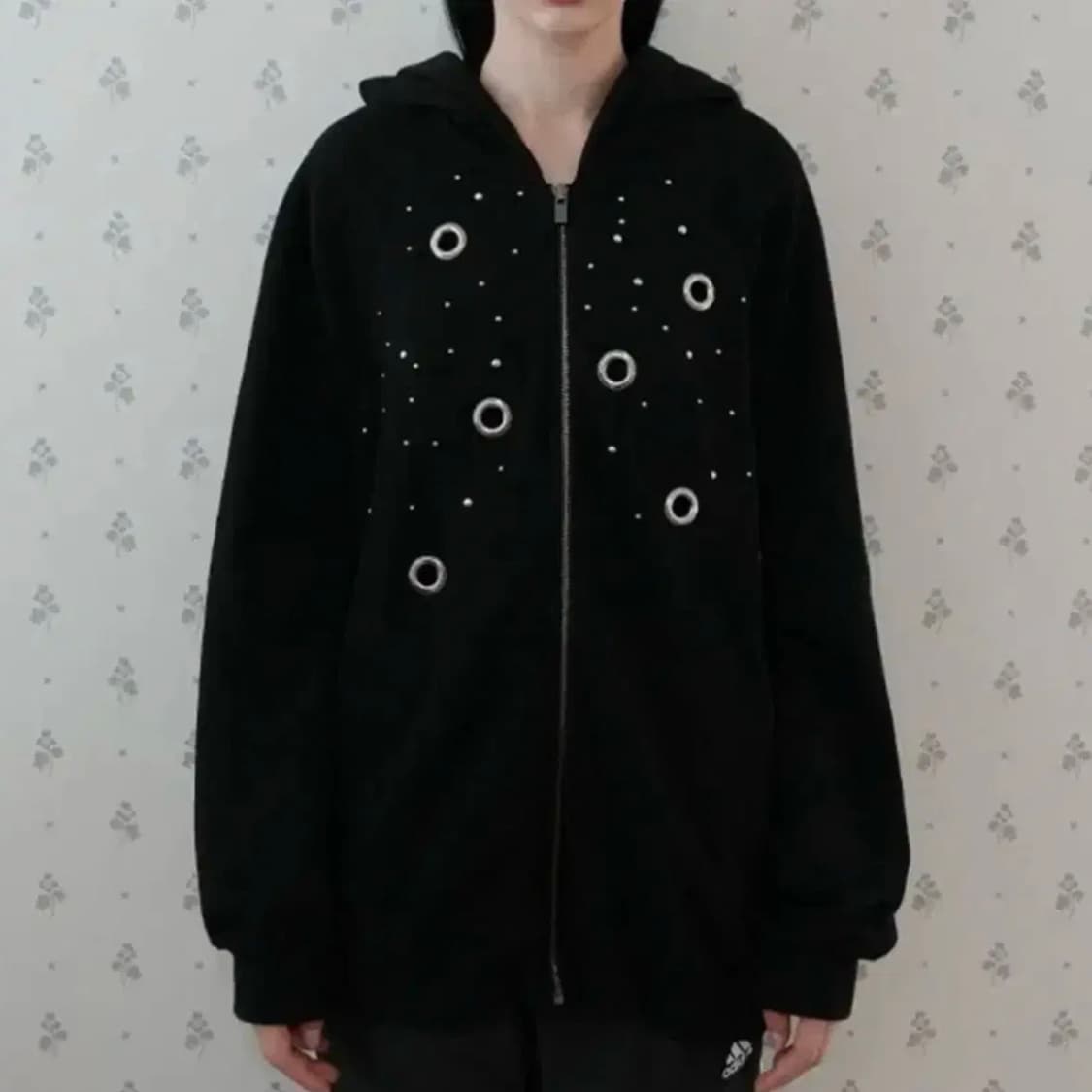 페인츄얼 후드집업 Stud Circle-ring Hoodie-Black 상품이미지1