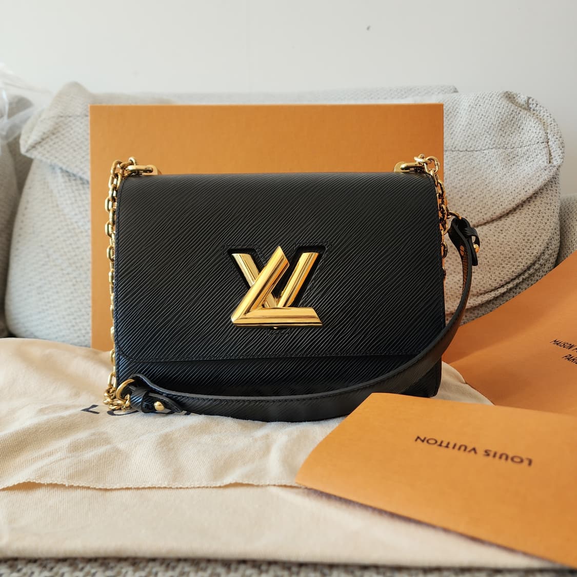 초민트급 루이비통 트위스트 MM 블랙 금장 상품이미지1