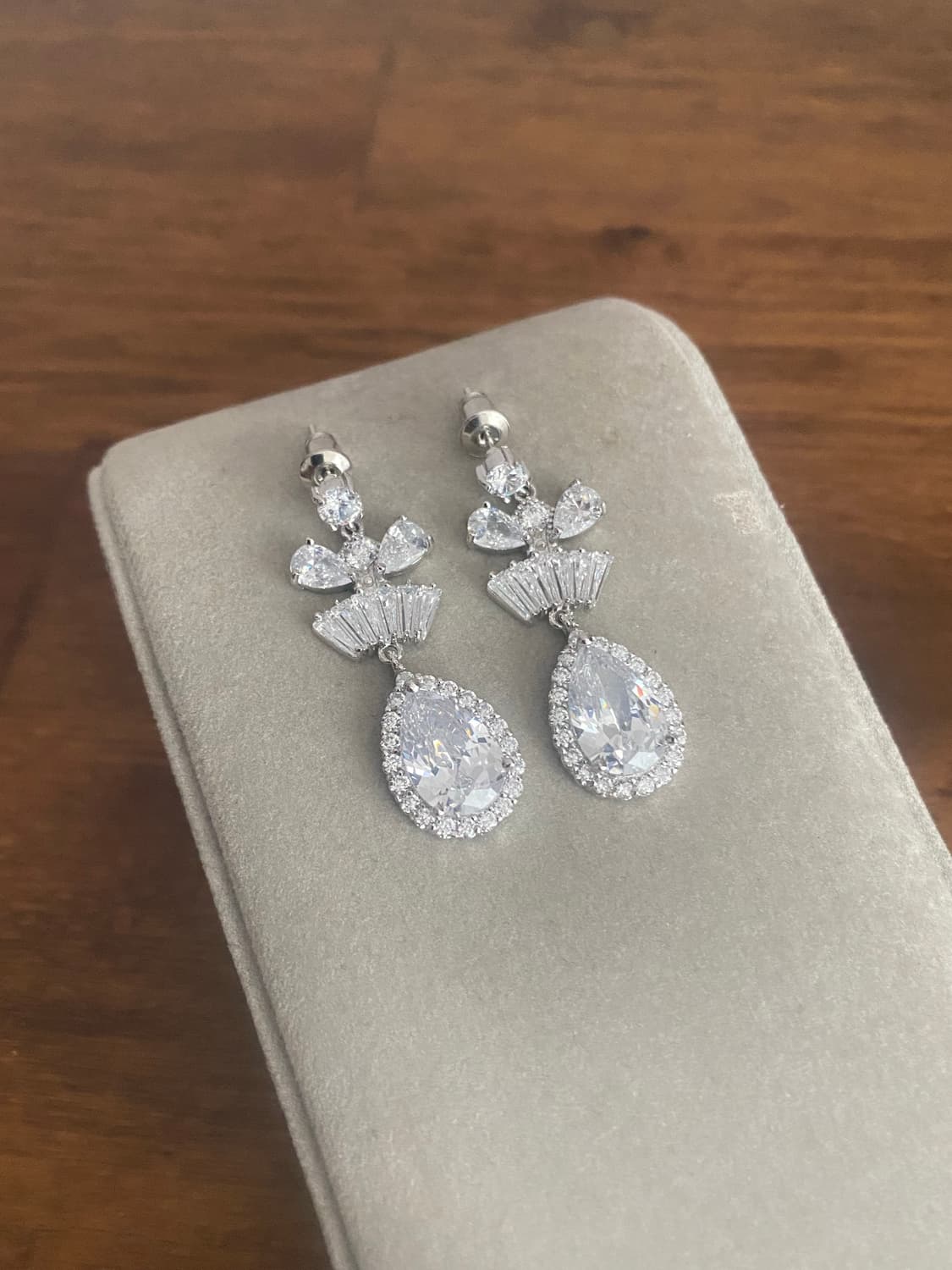 물방울 모티브 큐빅 귀걸이 상품이미지2