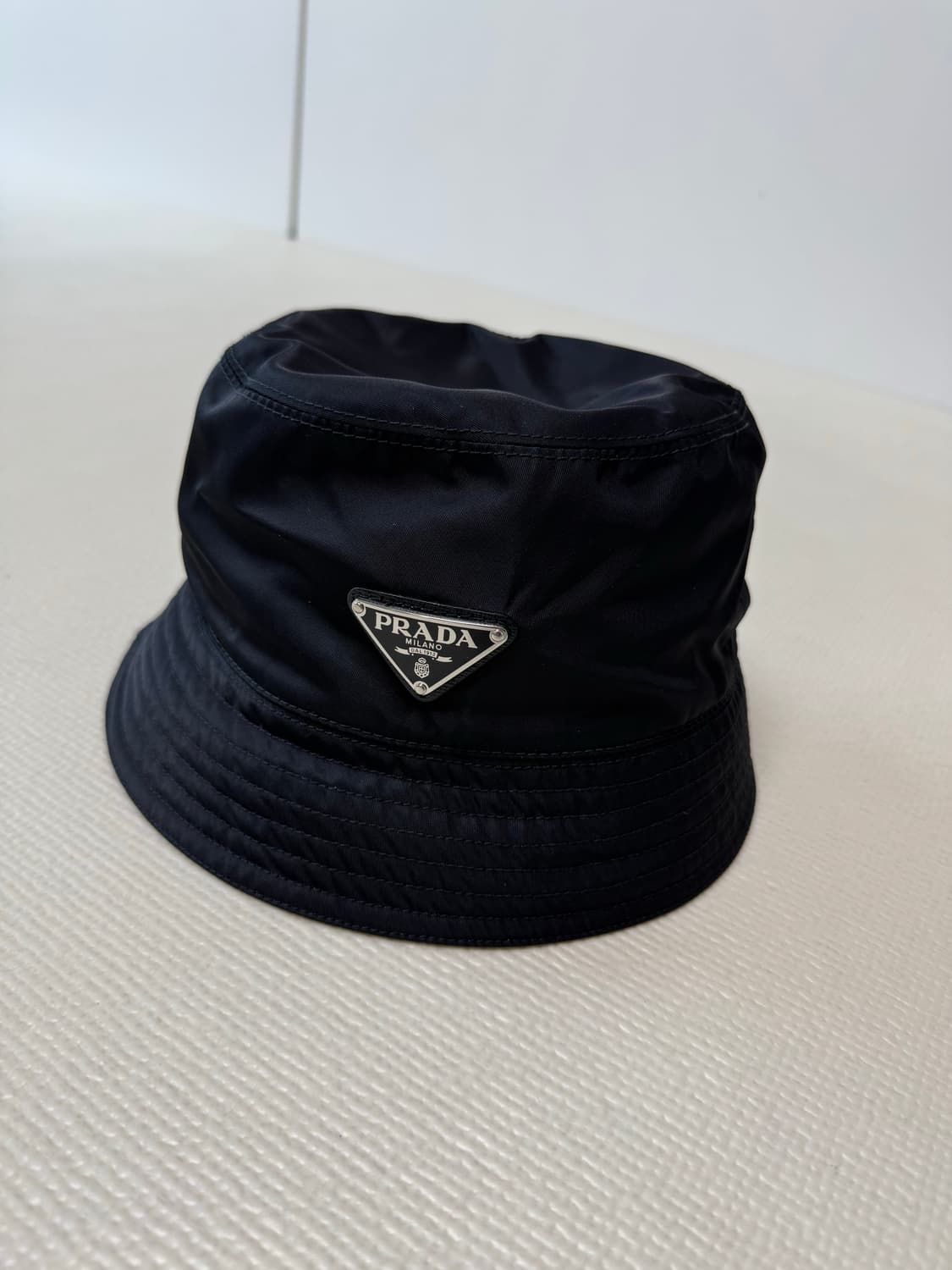 프라다 리나일론 버킷햇 M (거의 새상품) 상품이미지1