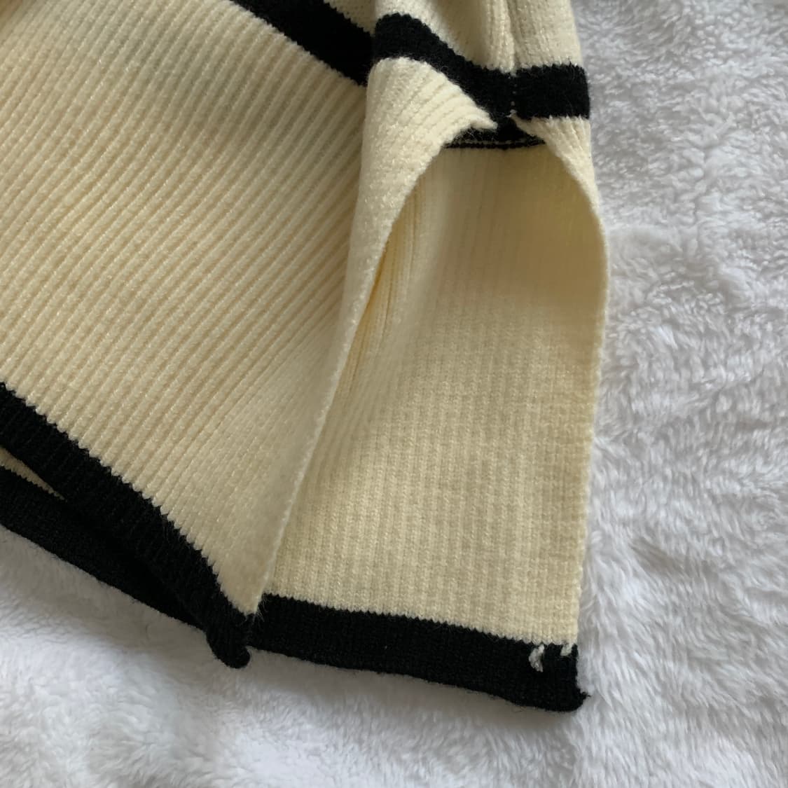 스트라이프 옆트임 루즈핏 터틀넥 니트 상품이미지8