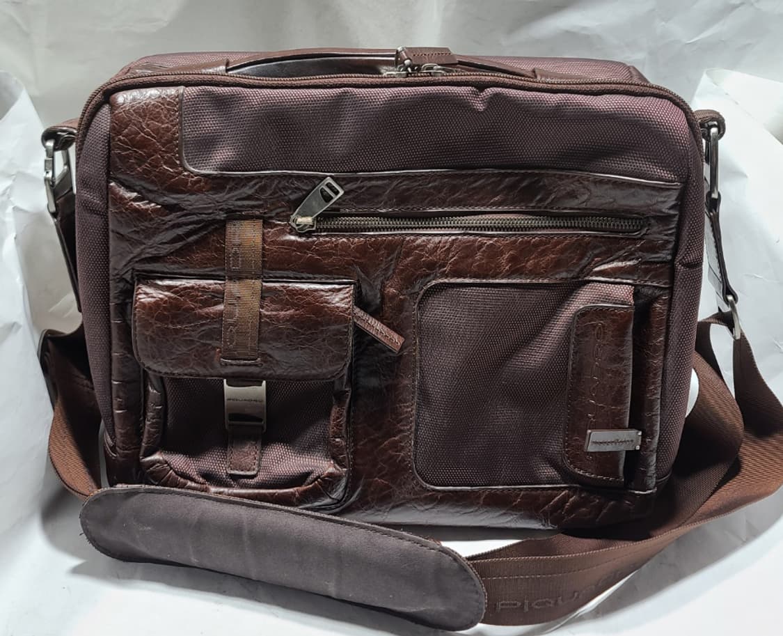 피콰드로(piquadro) 가죽크로스백. 다용도백 상품이미지1