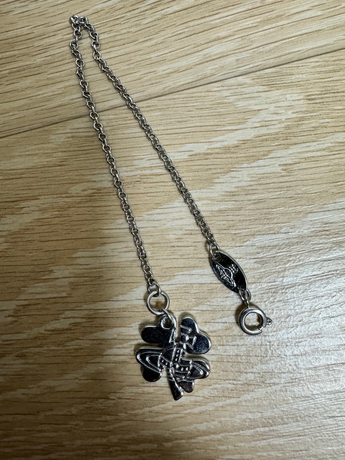 비비안웨스트우드 네잎클로버 팔찌 판매 상품이미지2