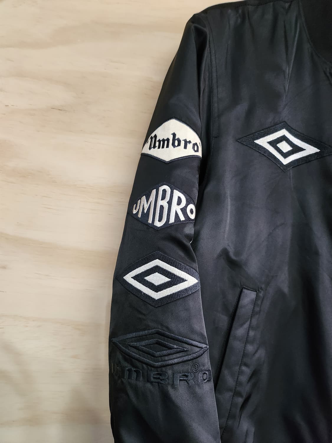 837) 엄브로 블랙 퀄팅 봄버 자켓 상품이미지4