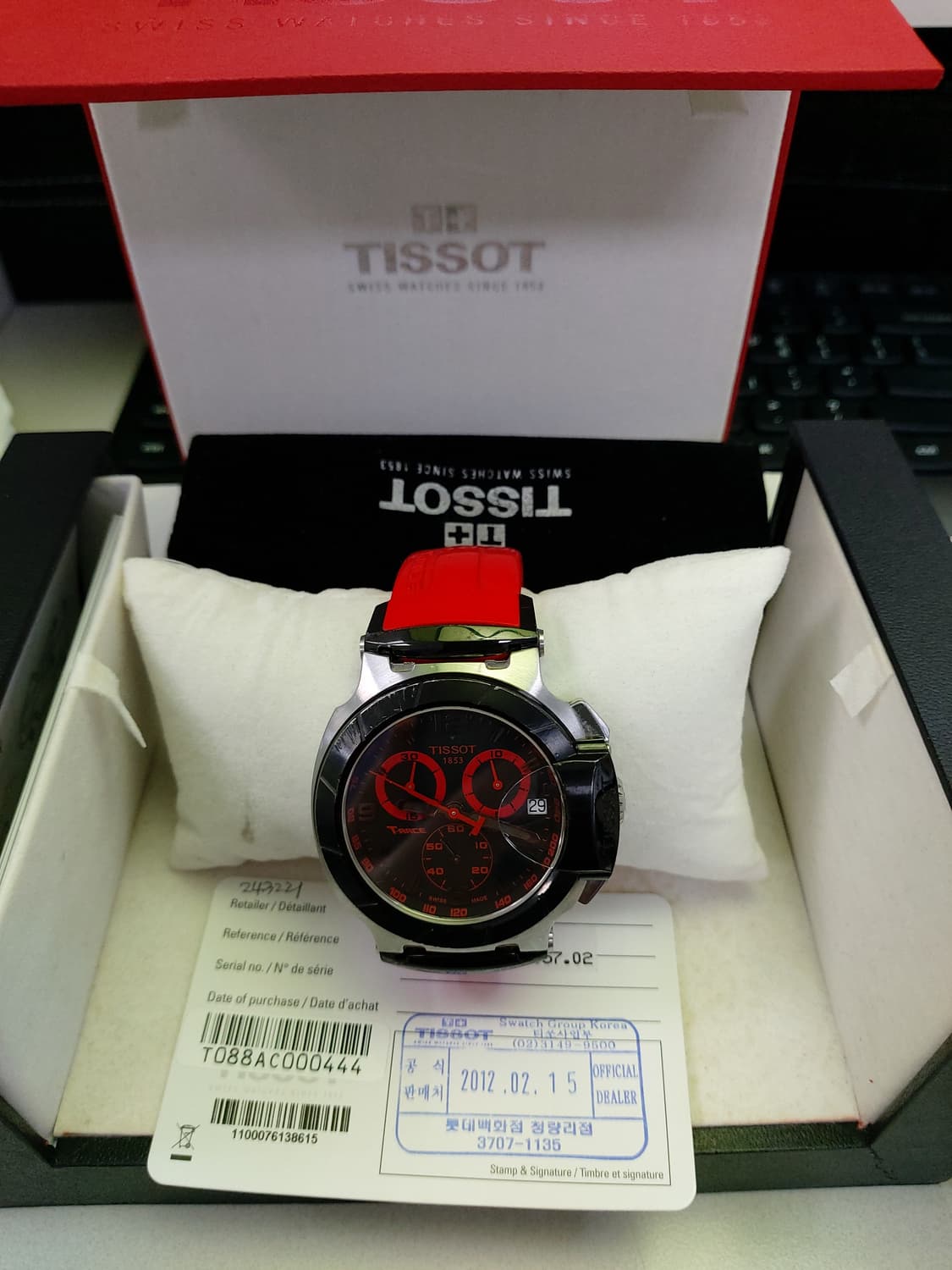 블랙/레드 조합이 매력적인 티쏘 남성 시계  상품이미지1