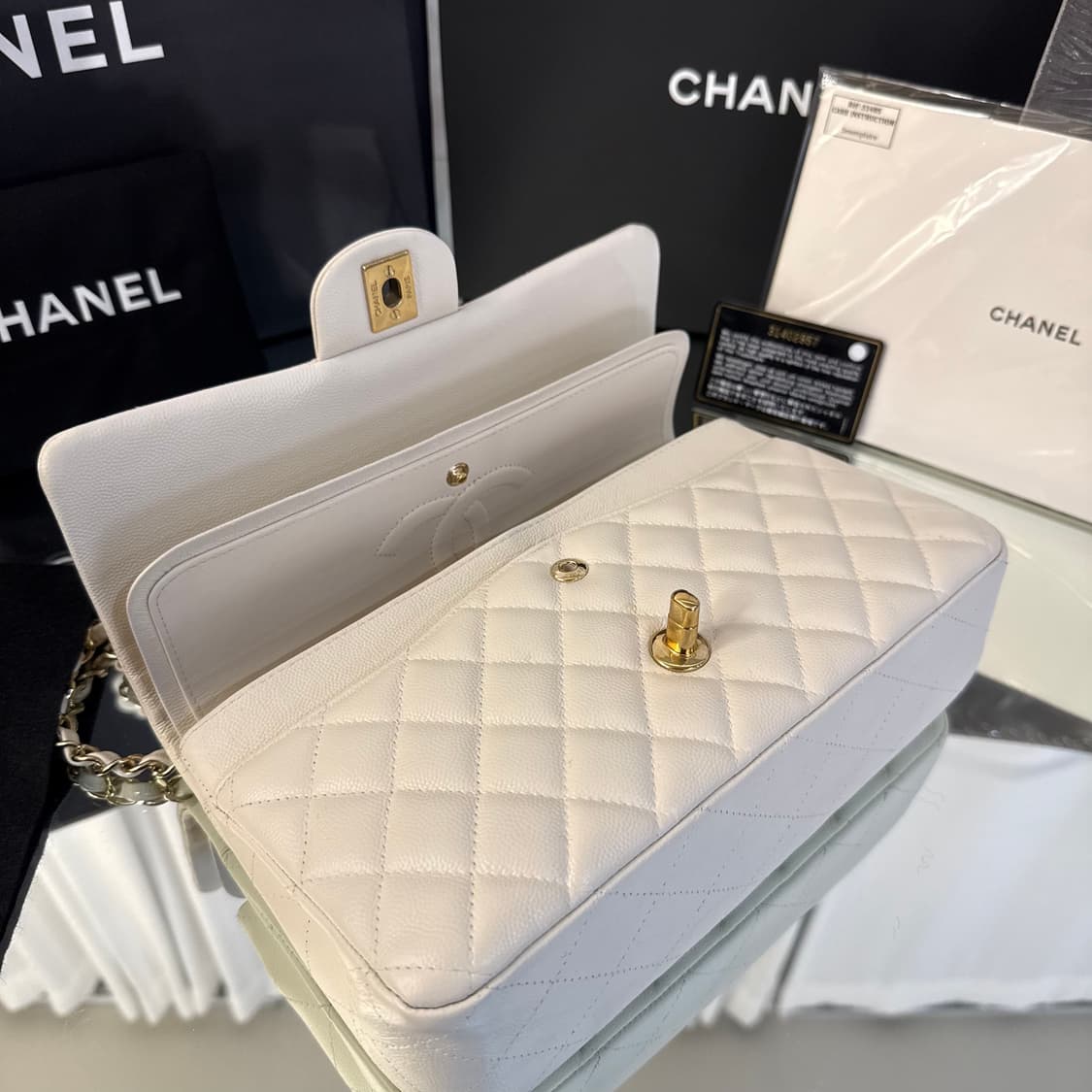 샤넬 A01112 클래식 미디움 플랩백 상품이미지7