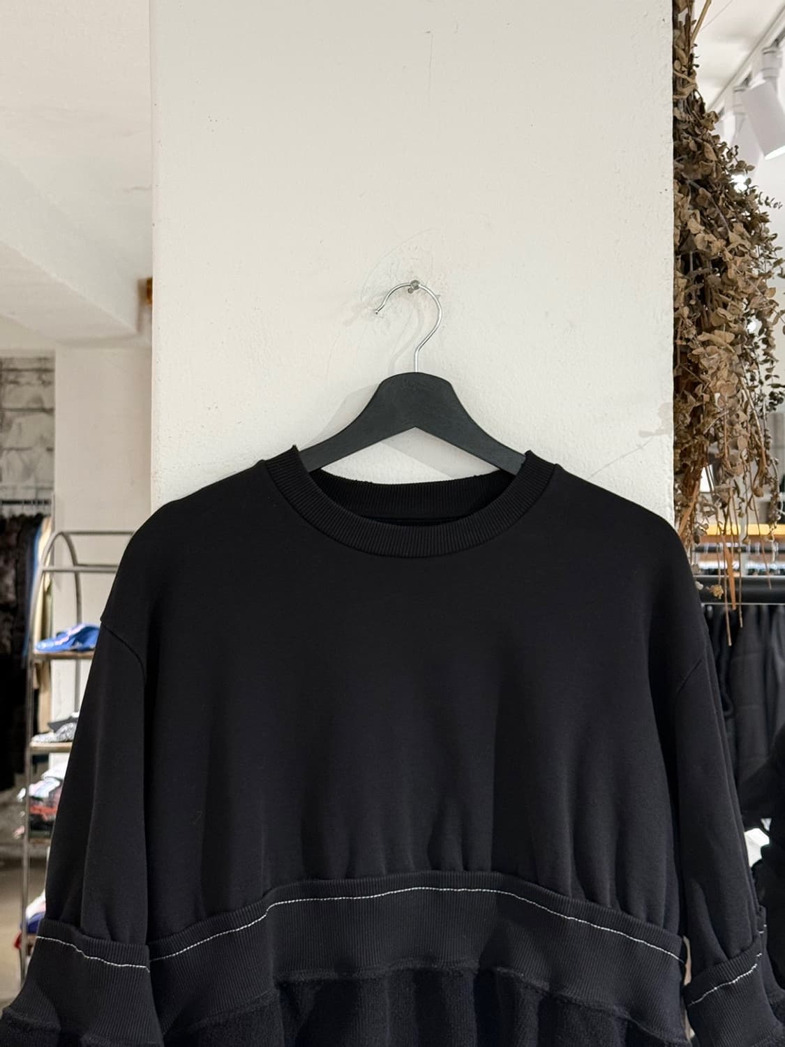 엠엠식스 블랙 크롭 인사이드 아웃 스웻 셔츠 상품이미지4