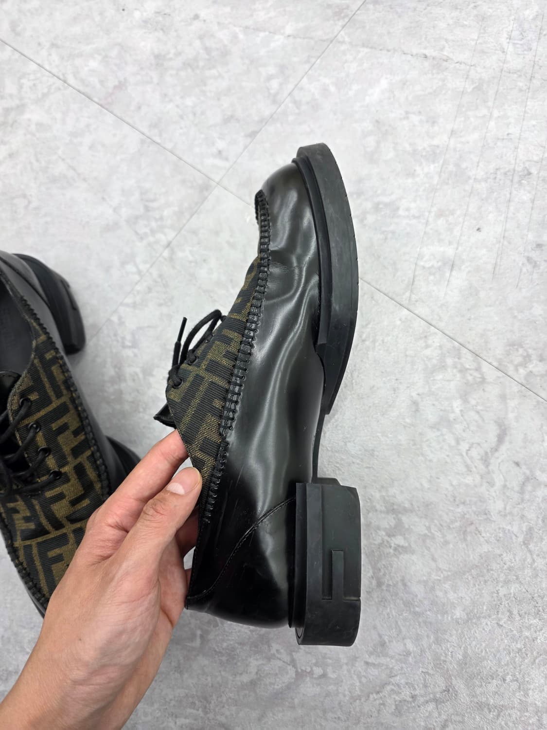 [정품] 펜디 FF 로고 레이스업 슈즈 상품이미지4