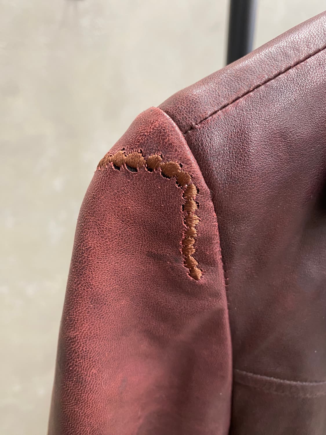 [90] SI, 버건디 양가죽 벨티드 레더 코트 상품이미지4