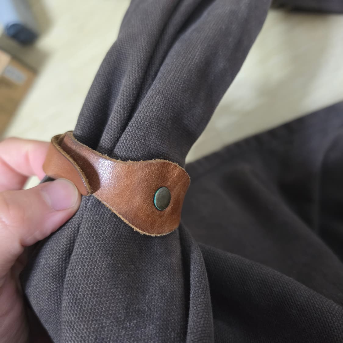 캐피탈 스너프킨백 블랙(브라운) 상품이미지6