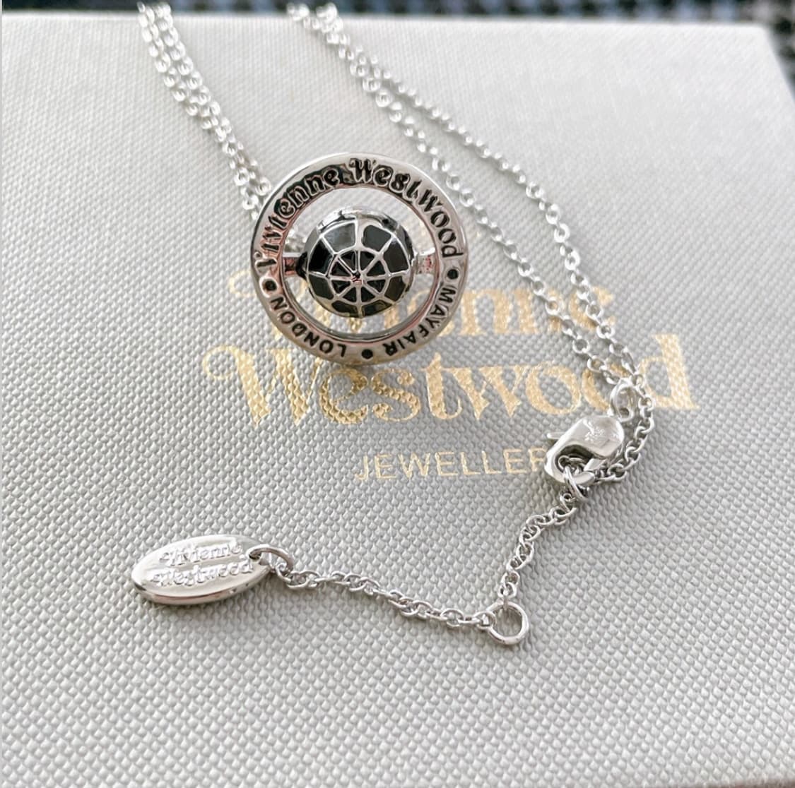 비비안웨스트우드 아카이브 블랙 지구본 orb 팬던트 목걸이  상품이미지2