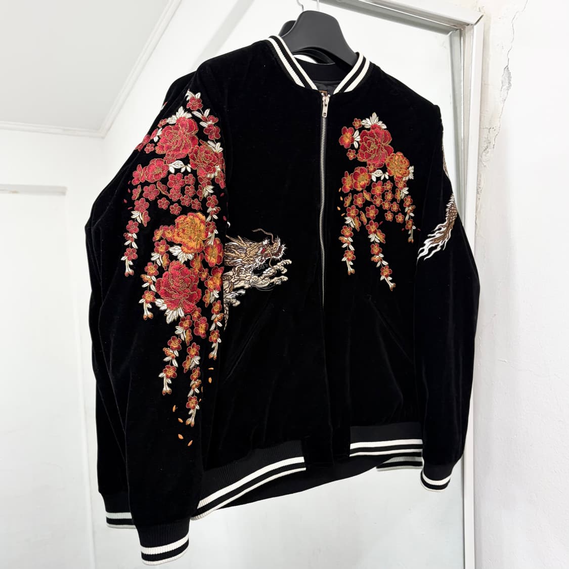 오니데님 벨벳 자수 스카쟌 자켓 상품이미지5