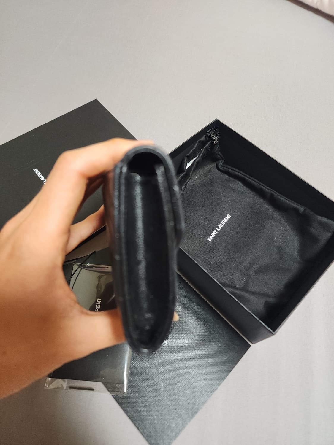 생로랑 카산드라 마틀라세 카드지갑 블랙 금장 상품이미지5