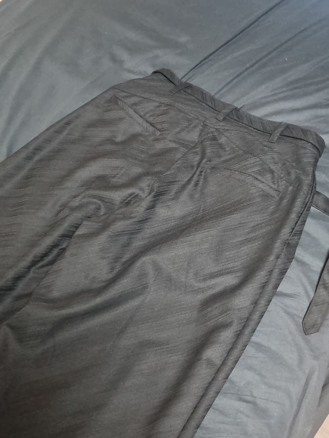 [1] 웨이비니스 투턱 벨티드 트라우저 블랙 바이어스 상품이미지5