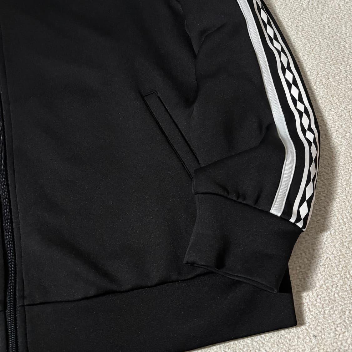 엄브로 블랙 검흰 사이드 다이아 트랙 자켓 져지 상품이미지3