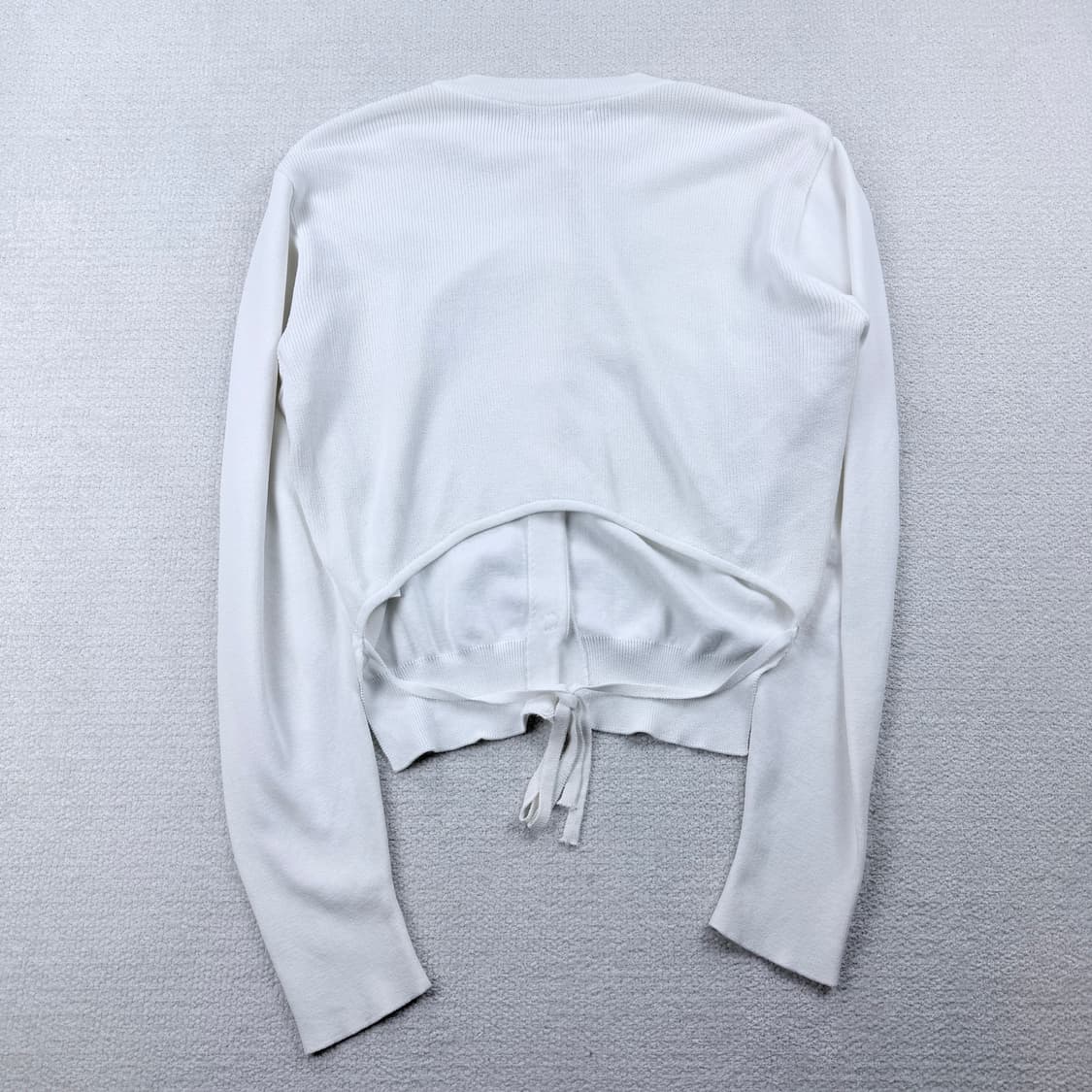 아모멘토 BACK CUTOUT CARDIGAN 상품이미지6