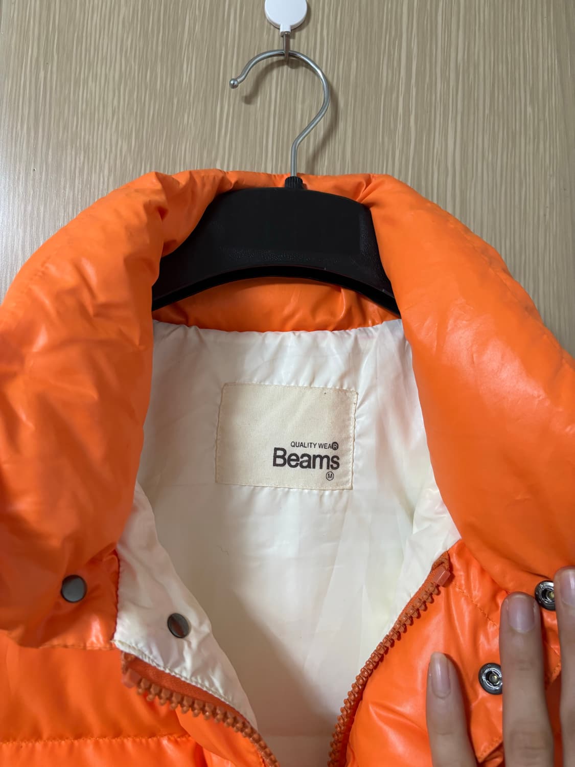 beams 빔즈 유광 다운 패딩 베스트 상품이미지3