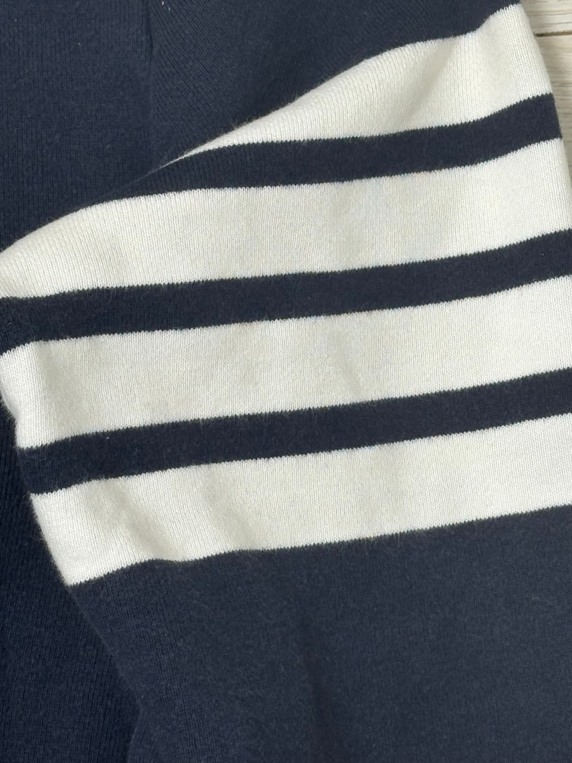 톰브라운 사선완장 맨투맨 상품이미지4