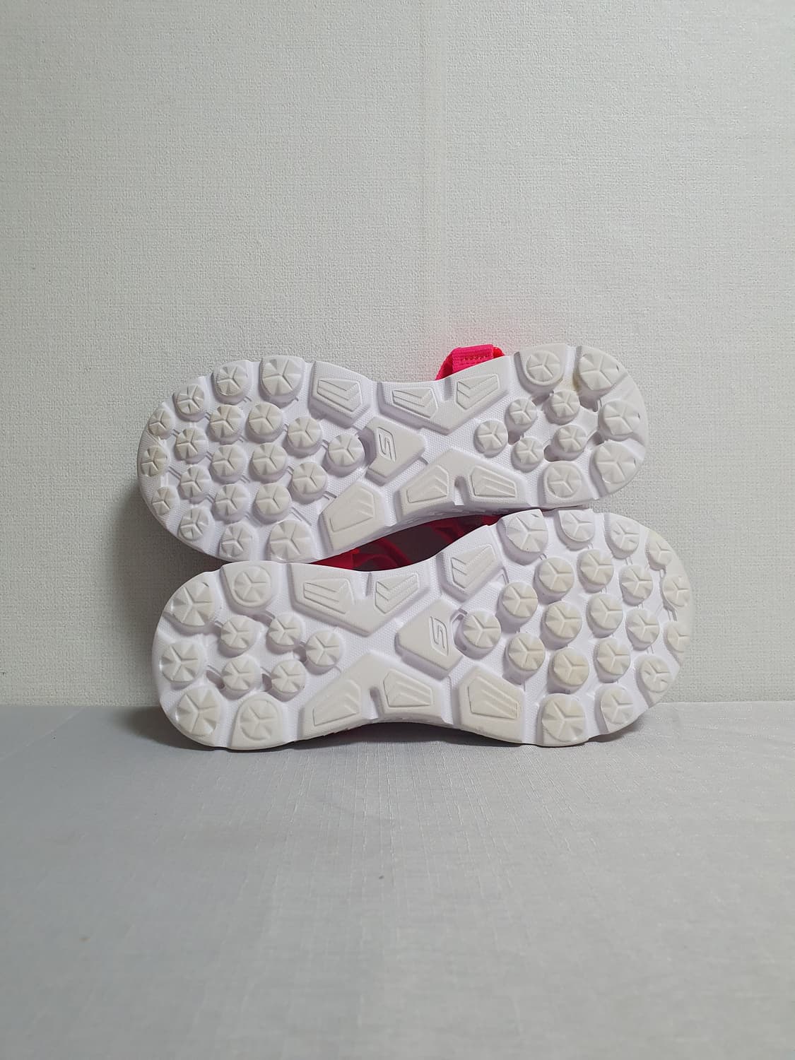 스케쳐스 GOGA 맥스 쿠셔닝 샌들 230 🌈 상품이미지8