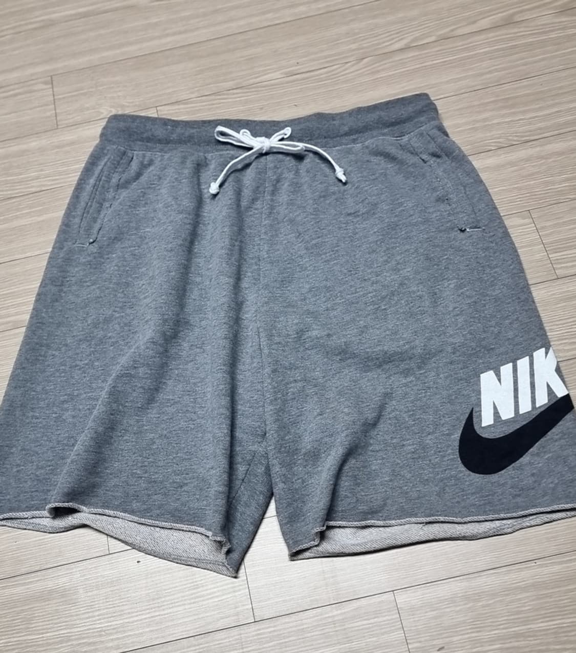 나이키 스우시 회색 반바지 트레이닝<xl> 상품이미지1