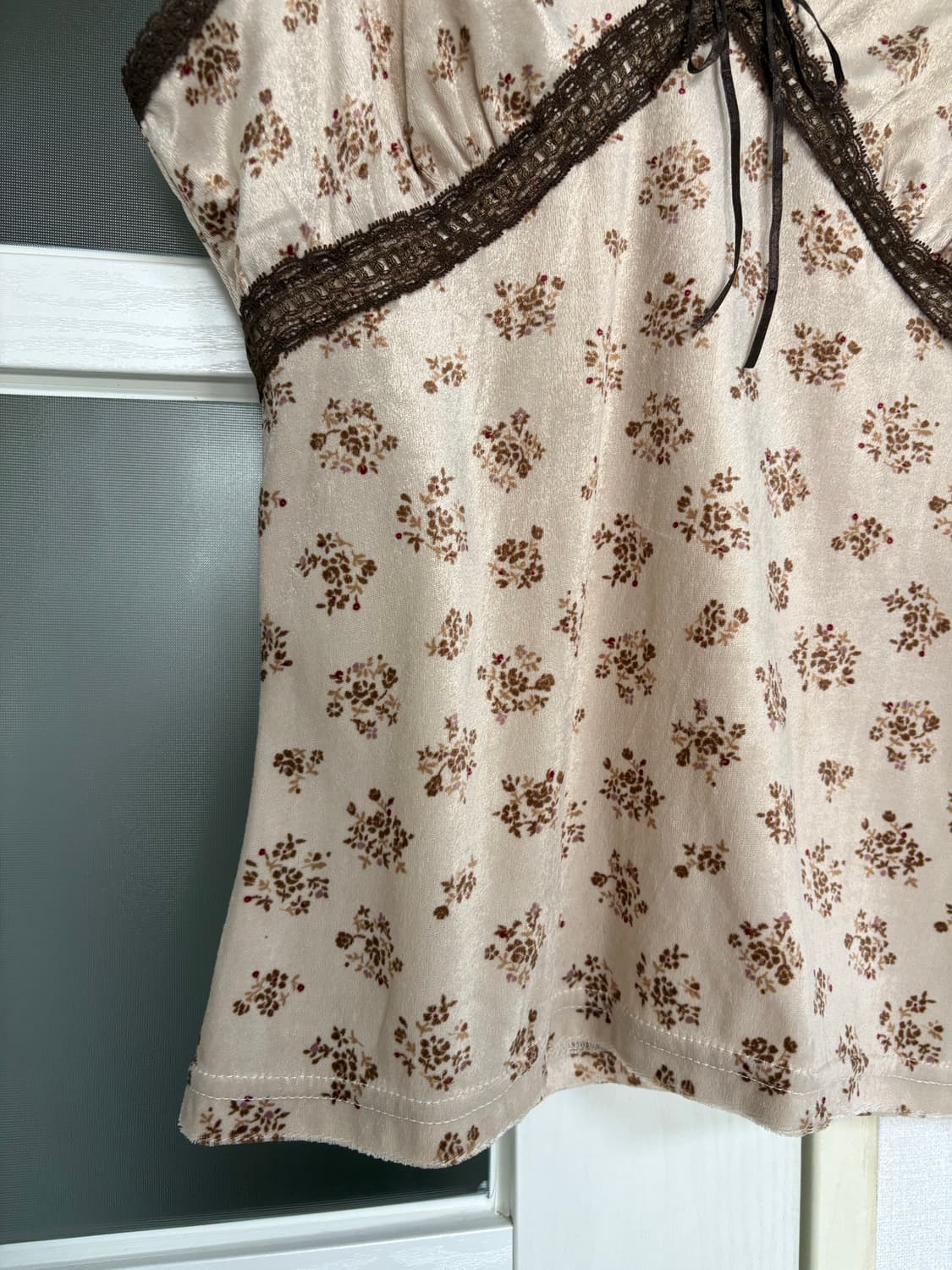 베이지 벨벳 잔꽃 슬리브리스 상품이미지3