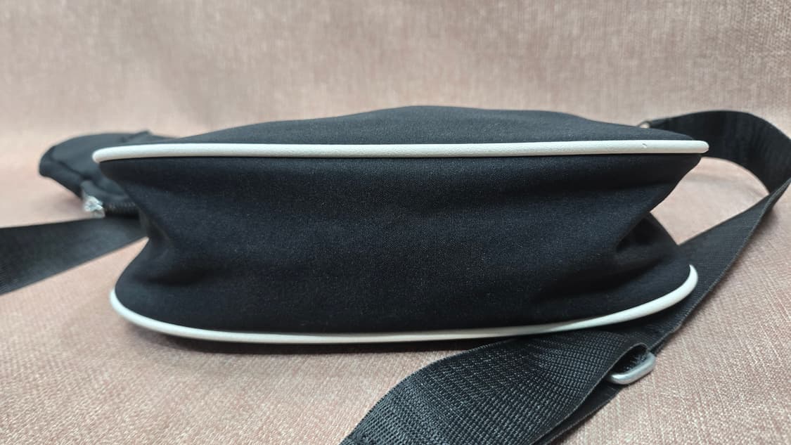 나이키 남녀 블랙 호보 크로스백 상품이미지3