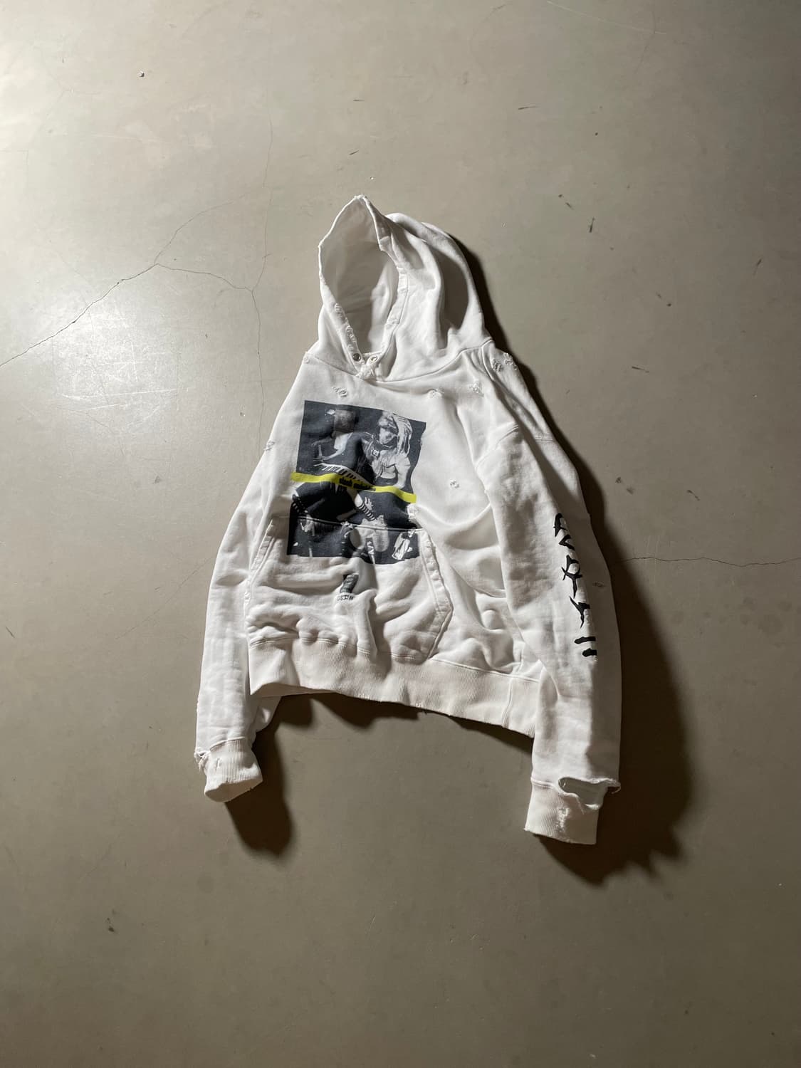 CONTii Distressed Hoodie 상품이미지1