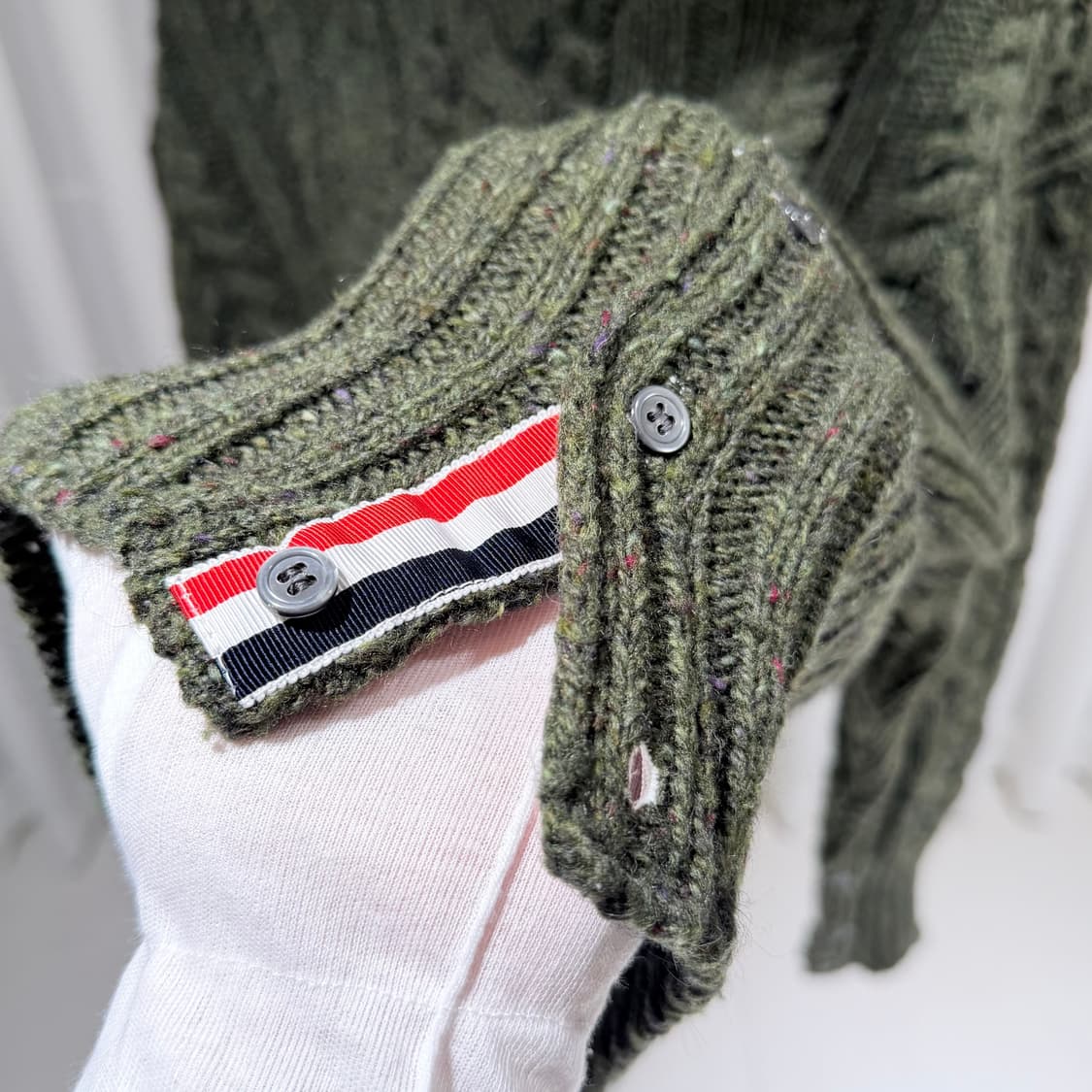 (A+/5) / 톰브라운 아란 사선완장 케이블 니트 다크 그린 상품이미지7